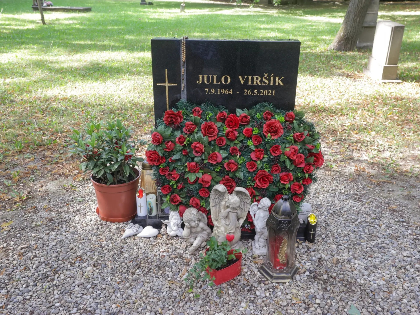 Na snímke hrob Jula Viršíka