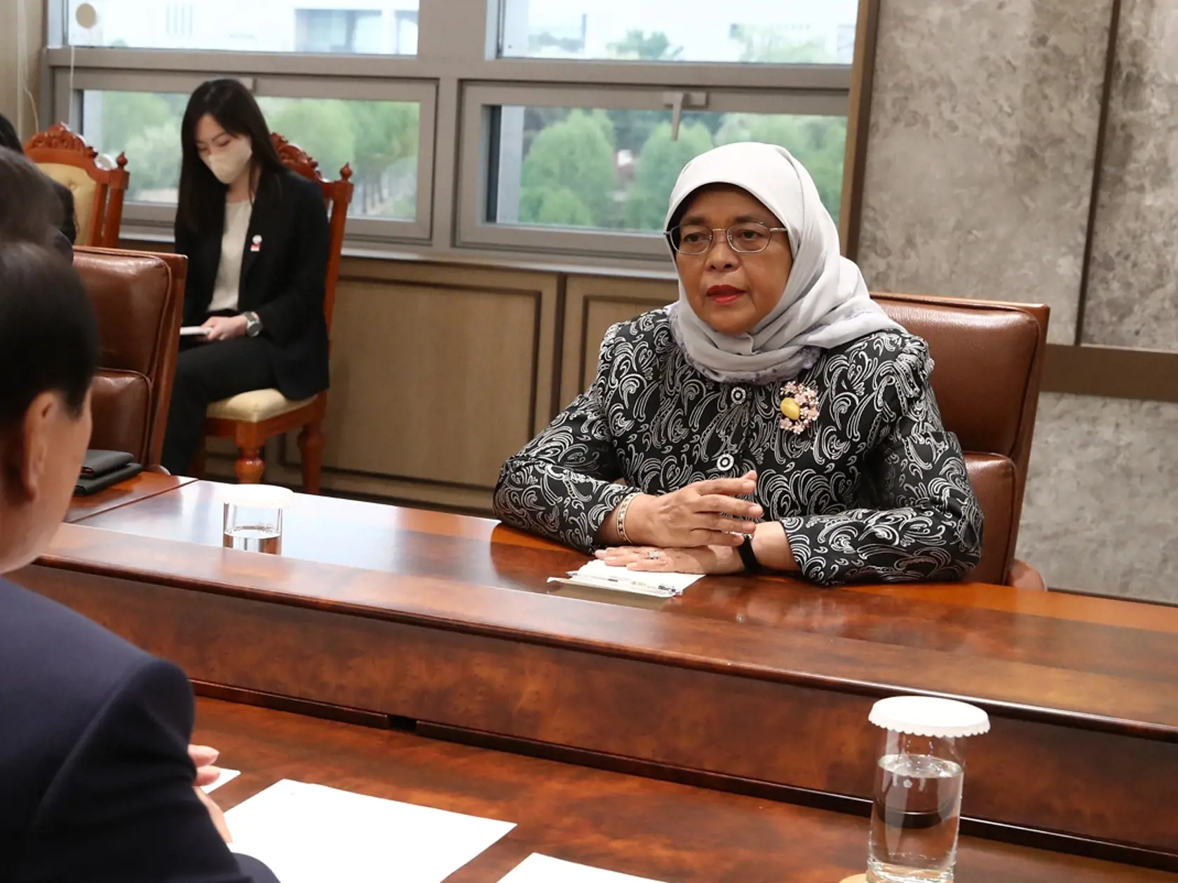 Halimah binti Yacobová je singapurská politička a právnička, ktorá vykonáva od 13. septembra 2017 funkciu prezidentky republiky. Po otcovi je indického a po matke malajzijského pôvodu, je vydatá a má päť detí. Vyštudovala právo na Singapurskej národnej univerzite a pracovala ako právnička v singapurskej odborovej centrále do roku 2001.