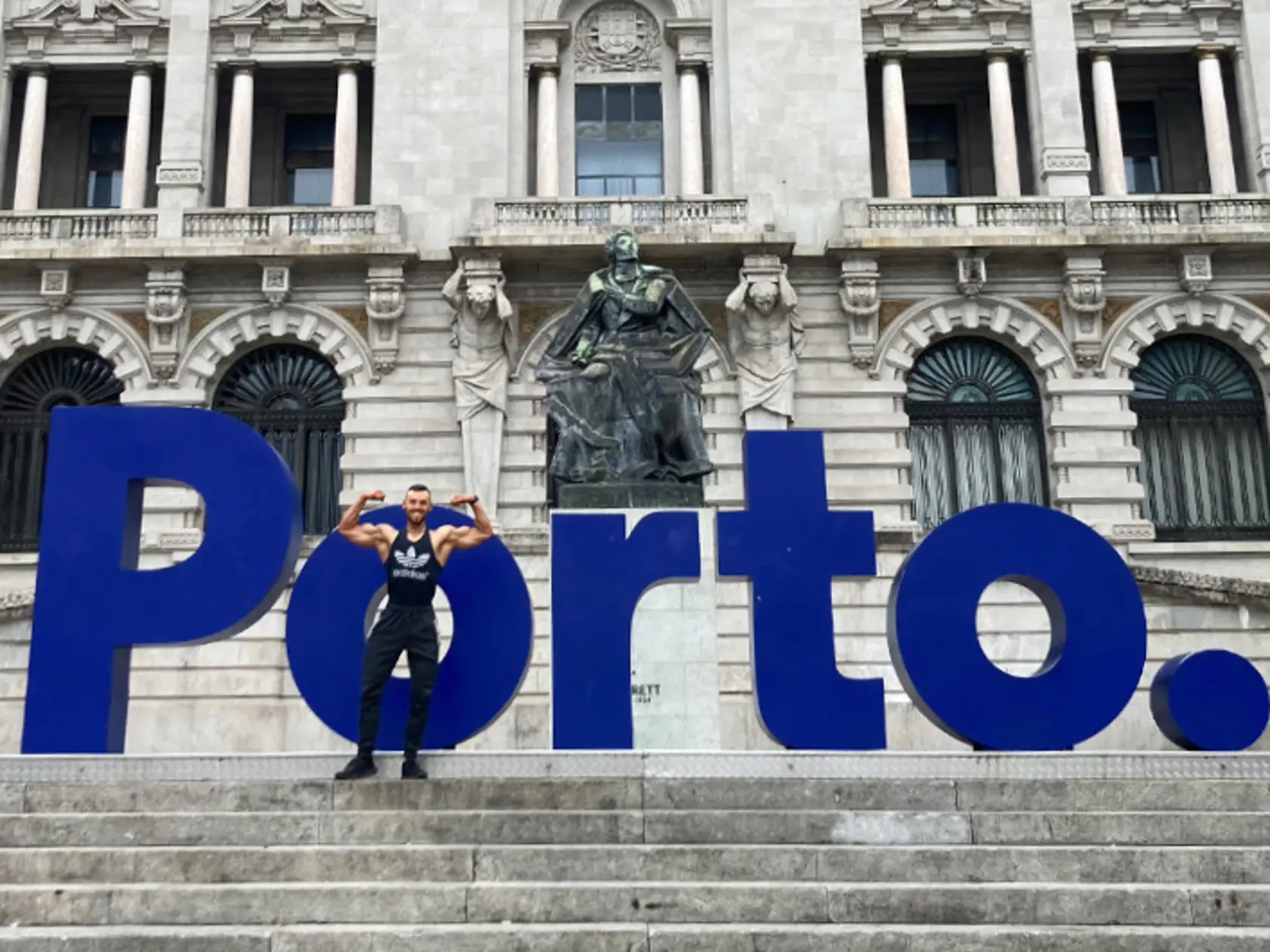Prvú súťaž v naturálnej kulturistike absolvoval v roku 2018. Odvtedy sa zúčastnil už 12 podujatí na Slovensku aj v zahraničí, vrátane majstrovstiev Európy vo Francúzsku, Taliansku, Španielsku či Portugalsku. 
