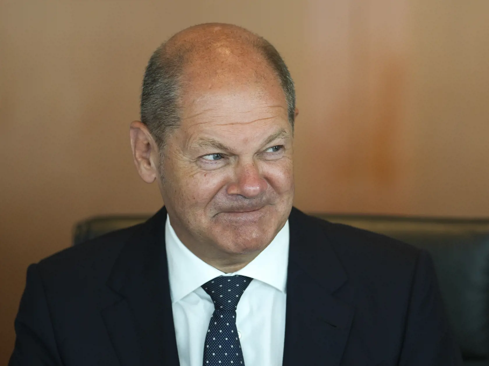 JB 24 Berlín - Nemecký kancelár Olaf Scholz vedie zasadnutie vládneho kabinetu v Berlíne 13. júla 2022. FOTO TASR/AP 

German Chancellor Olaf Scholz leads the weekly cabinet meeting at the chancellery in Berlin, Germany, Wednesday, July 13, 2022. (AP Photo/Markus Schreiber)
