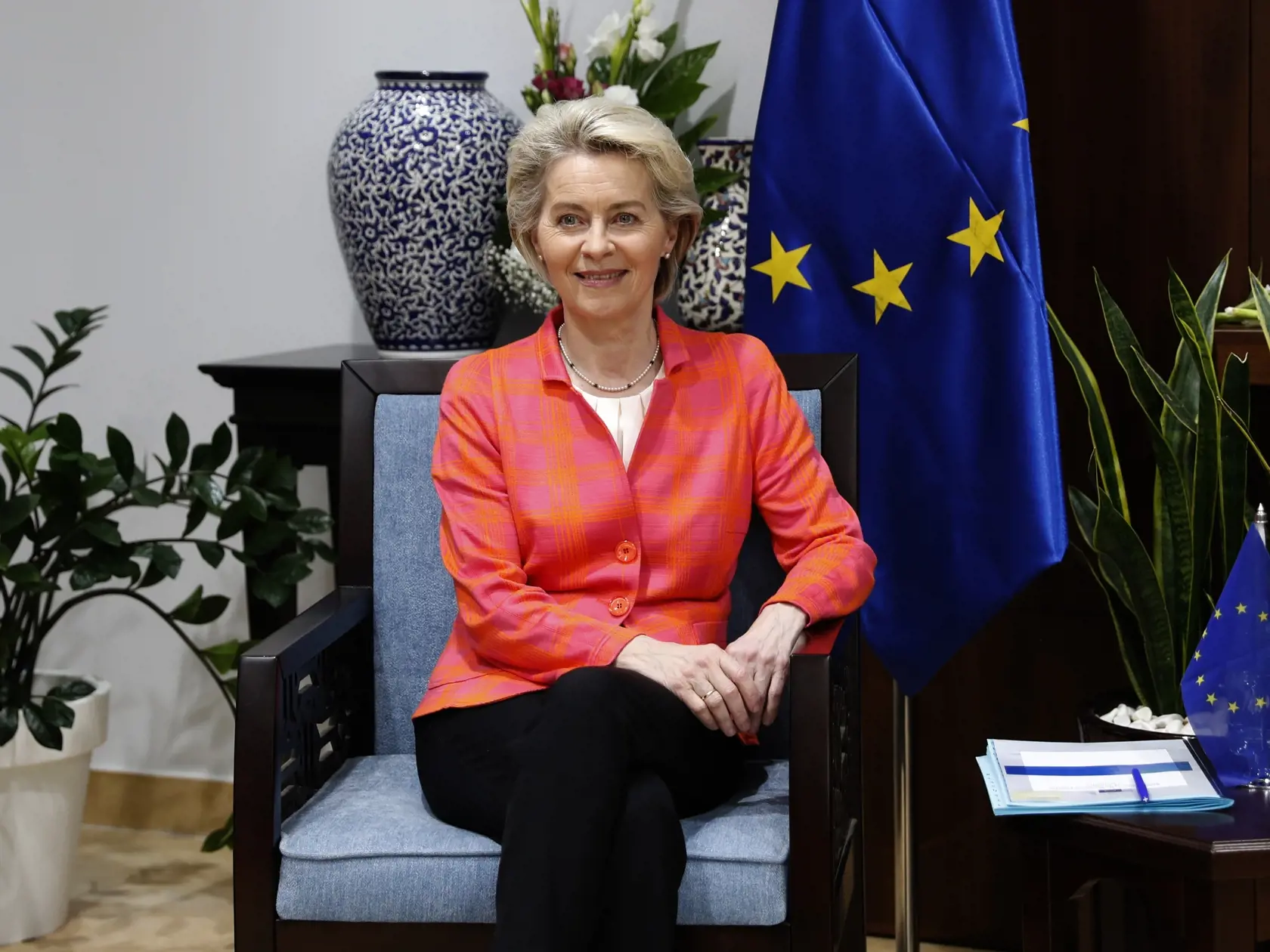 PK 21 Rámalláh - Na snímke predsedníčka Európskej komisie Ursula von der Leyenová počas stretnutia s palestínskym premiérom Mohammadom Štajjíhom v Ramalláhu 14. júna 2022. Von der Leyenová je na dvojdňovej návšteve Izraela a palestínskych území. FOTO TASR/AP

President of the European Commission Ursula von der Leyen meets with Palestinian Prime Minister Mohammad Shtayyeh, in Ramallah, West Bank, Tuesday, June 14, 2022. Von der Leyen is on a two-day official visit to Israel and the Palestinian te