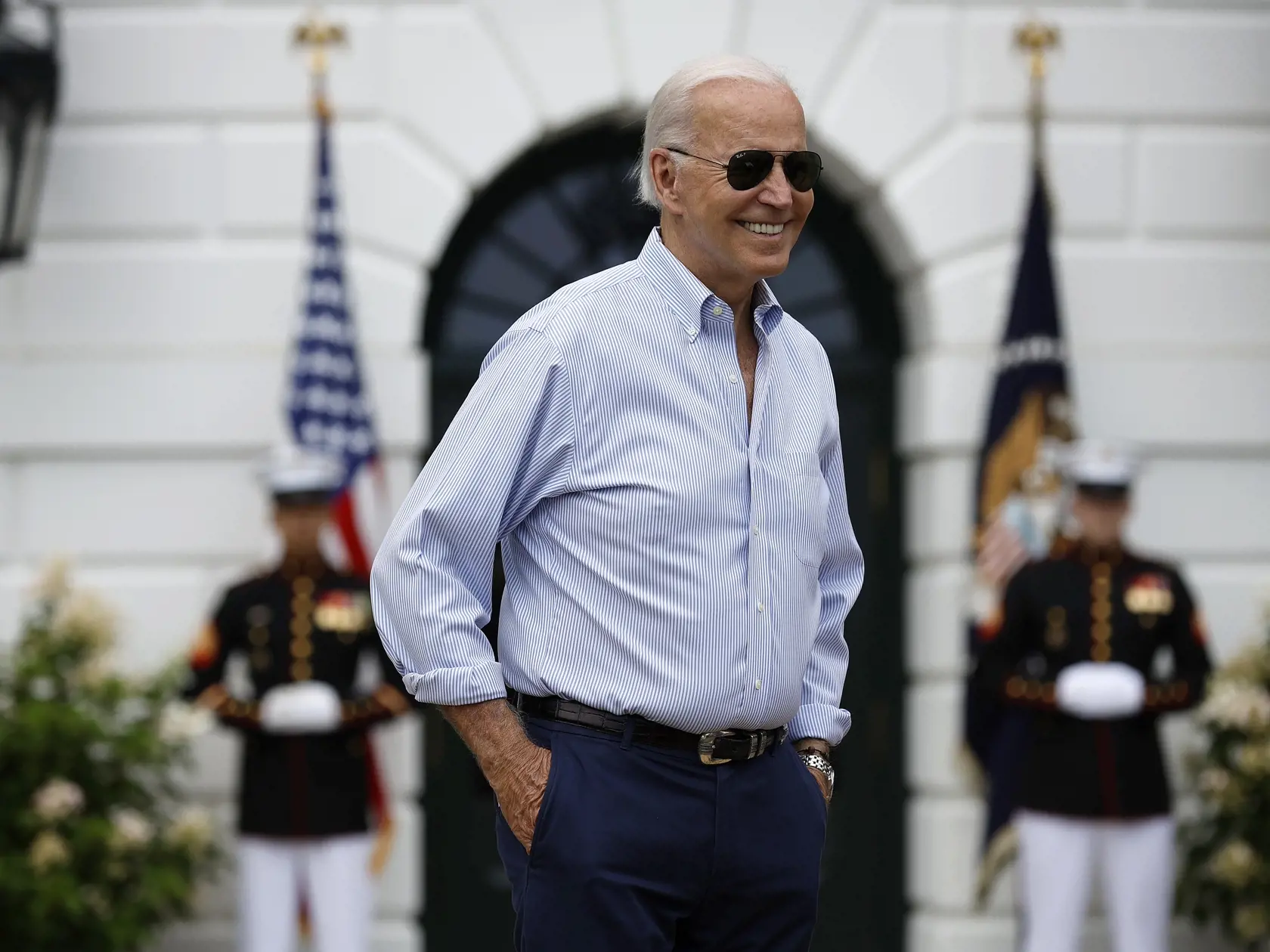 Prezident Biden pred Bielym domom