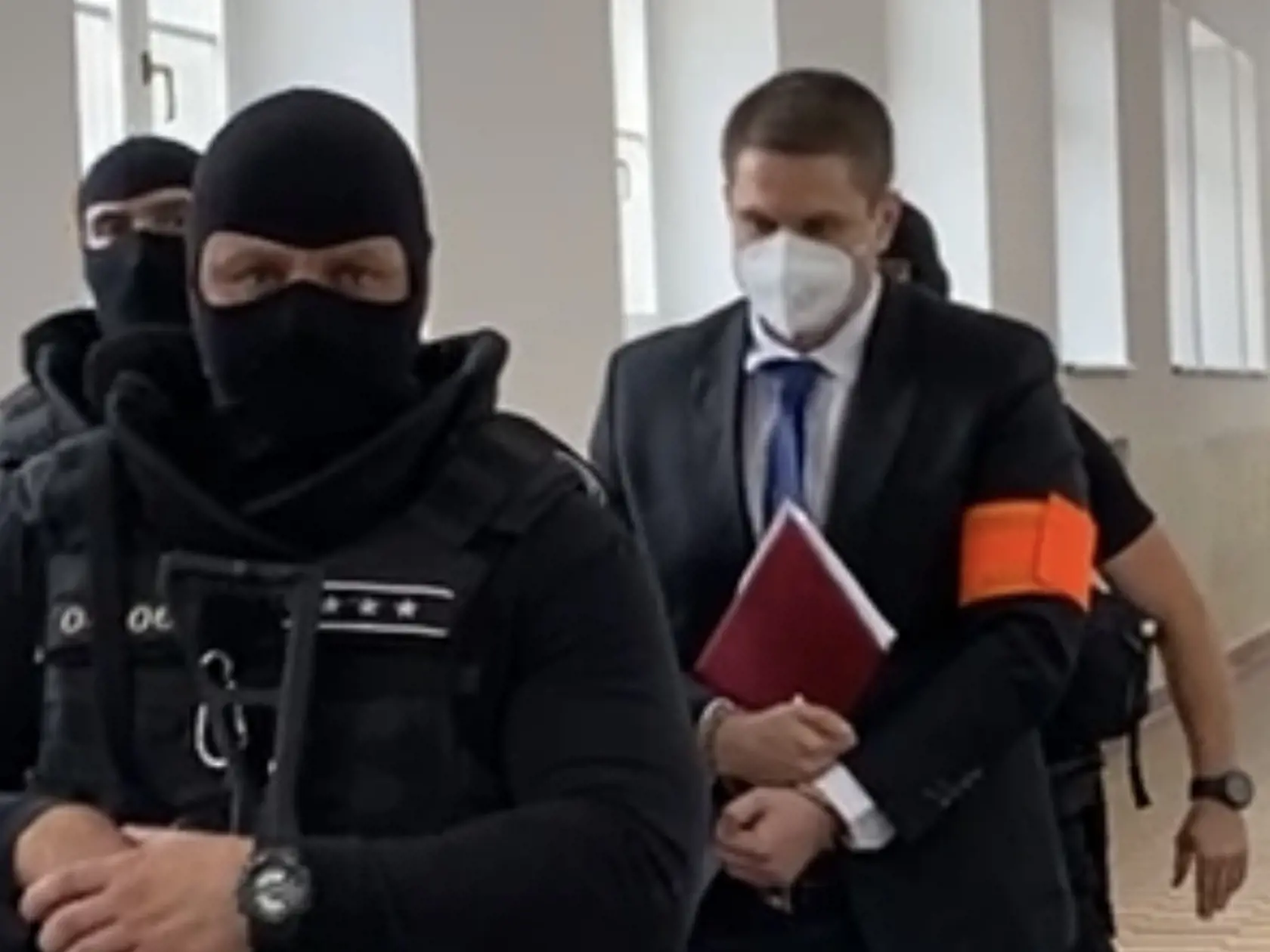 Na záberoch je Adam Puškár, obvinený z vraždy Daniela Tupého, ktorý chce ísť na slobodu.