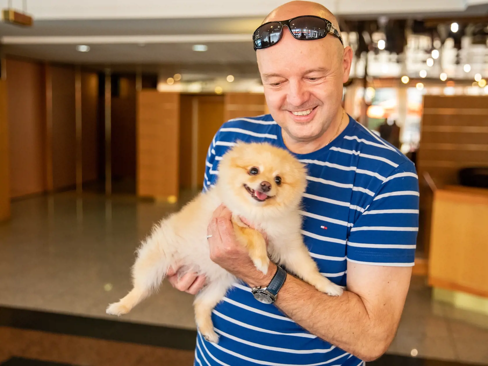 Pavol Rusko prišiel narozhovor pre Plus JEDEN DEŇ aj so svojim roztomilým psom.
