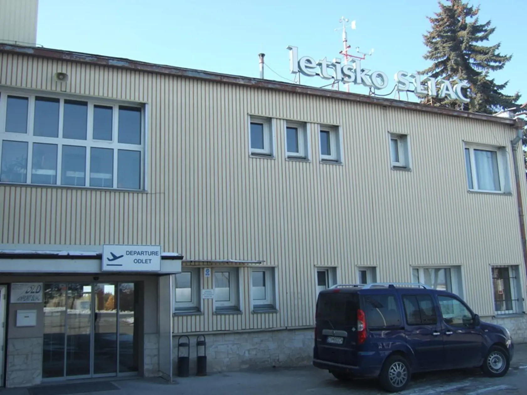 V tomto roku letisko očakáva, že sa počty cestujúcich znásobia, a preto stavia nový terminál na zelenej lúke.