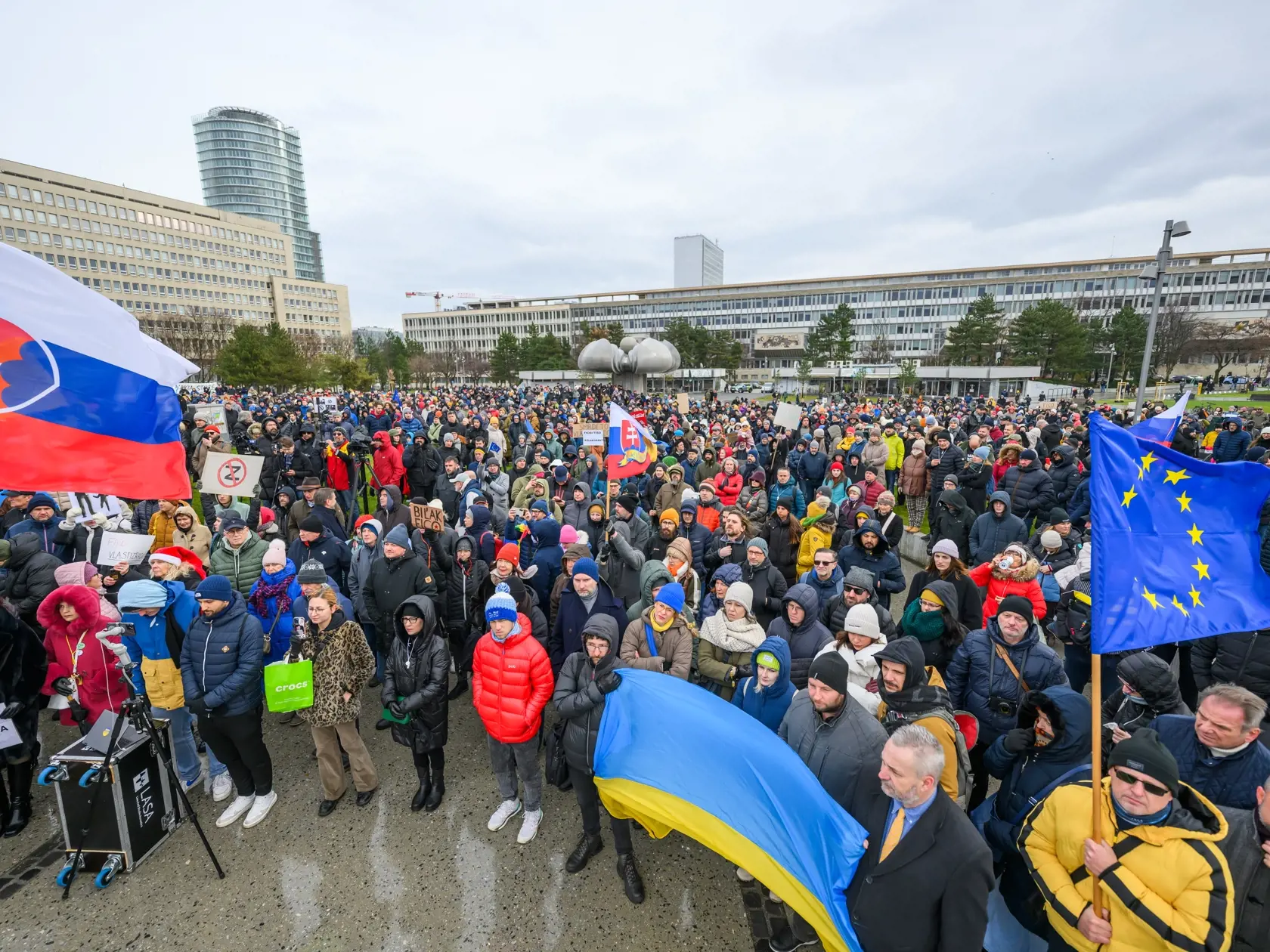 Na snímke protest proti návšteve predsedu vlády SR Roberta Fica (Smer-SD) v Moskve.