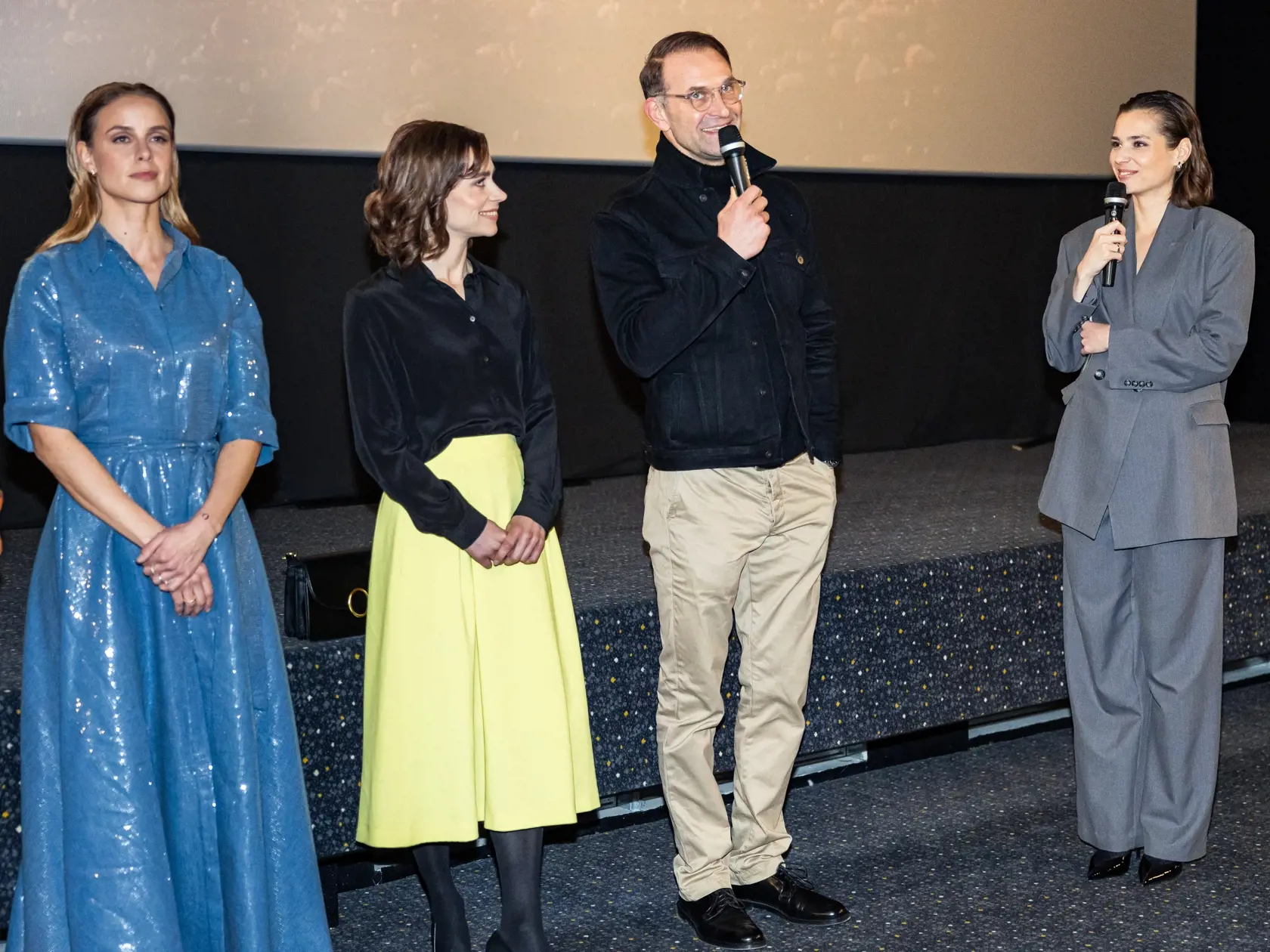 Premiéra seriálu “VINA” v Bratislave. Na snímke Nela Pocisková, Gabriela Marcinková, Tomáš Maštalír a Lucia Hlaváčková.