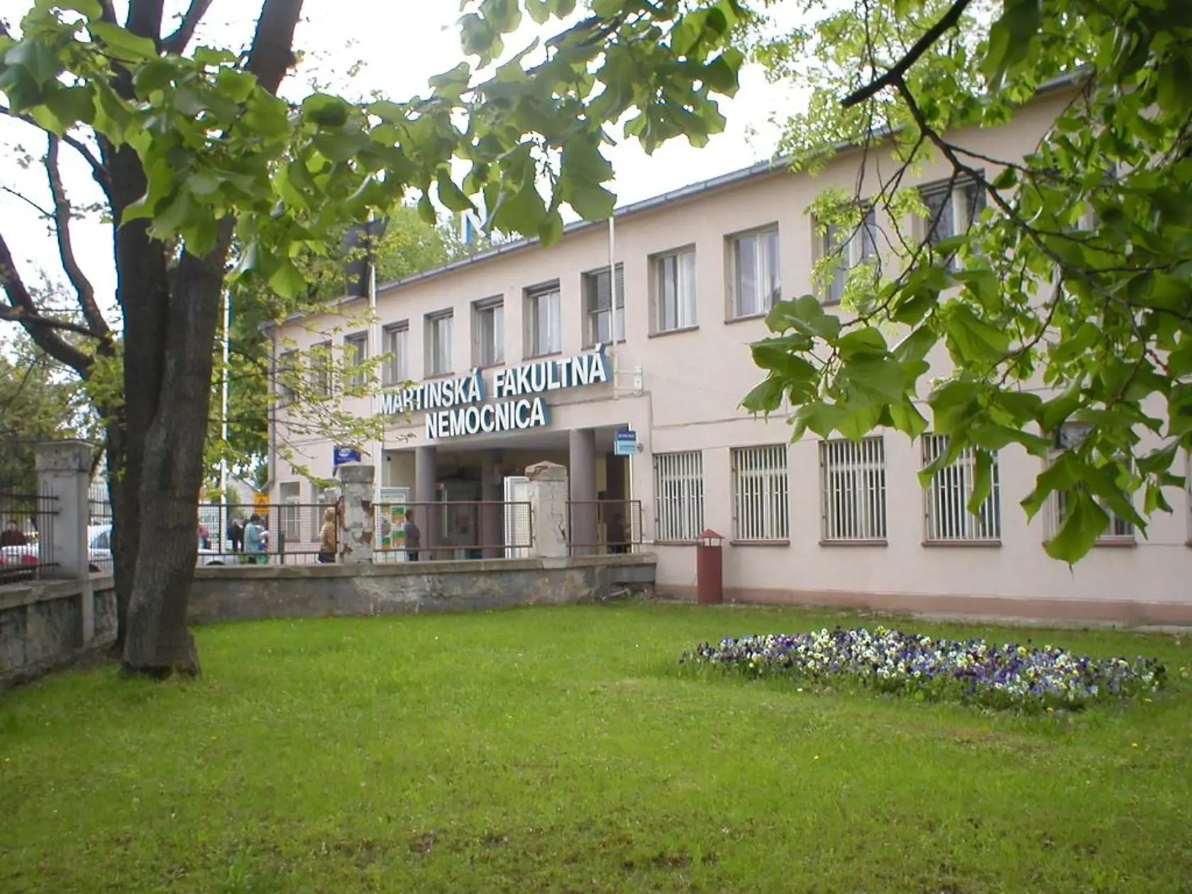 V martinskej nemocnici na oddelení JIS je okrem Mareka hospitalizované aj 10-ročné dievča, ktoré museli okamžite operovať..