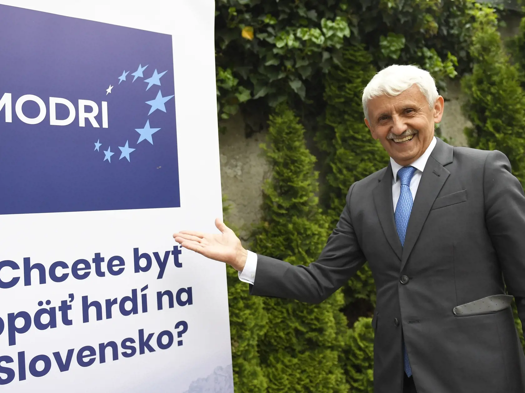 Na snímke predseda politickej strany Modrí - Európske Slovensko Mikuláš Dzurinda počas tlačovej konferencie po ustanovujúcom kongrese politickej strany Modrí - Európske Slovensko v Košiciach 14. mája 2023. FOTO TASR – František Iván