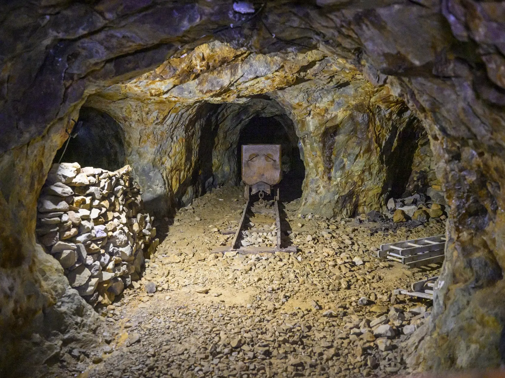 Na snímke prehliadka základného okruhu Slovenských opálových baní v Červenici 27. decembra 2024. FOTO TASR - Veronika Mihaliková