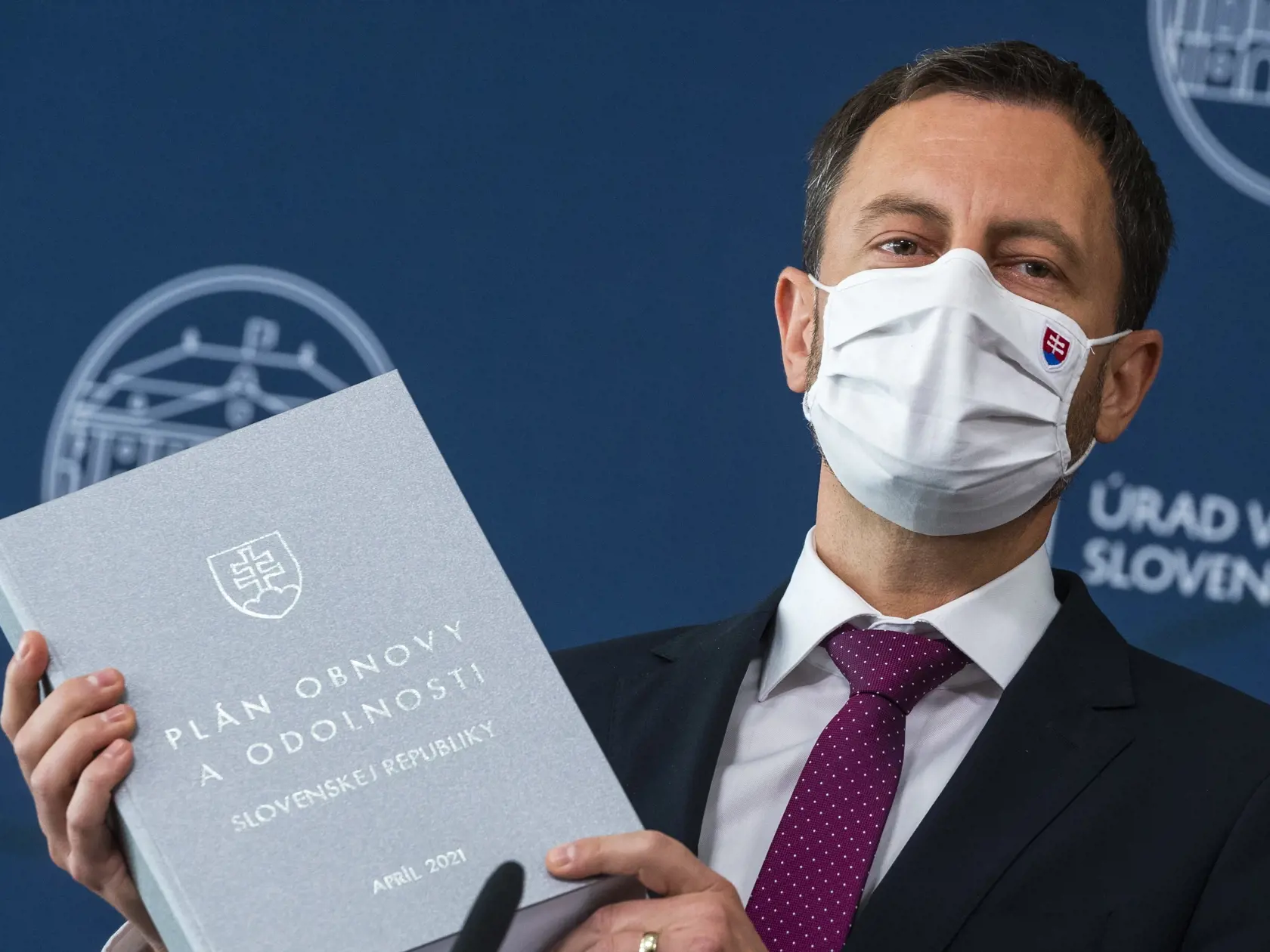 Na snímke predseda vlády SR Eduard Heger (OĽaNO) počas tlačovej konferencie k plánu obnovy a reformnej jeseni v Bratislave 4. októbra 2021. FOTO TASR - Jaroslav Novák