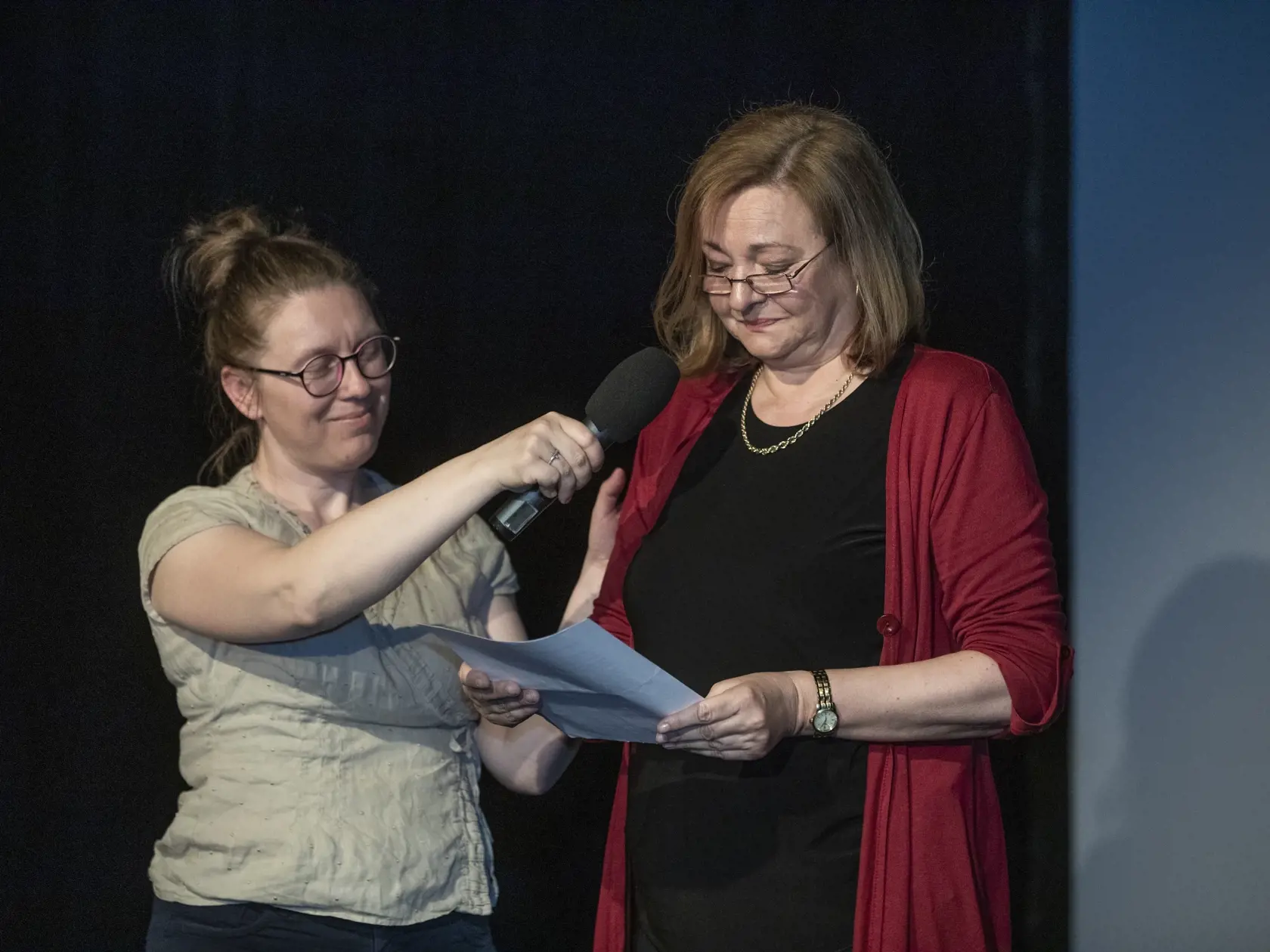 Na snímke dcéra Barbora Zvaríková, ktorá prečítala dojímavý list od prezidentky Zuzany Čaputovej.
