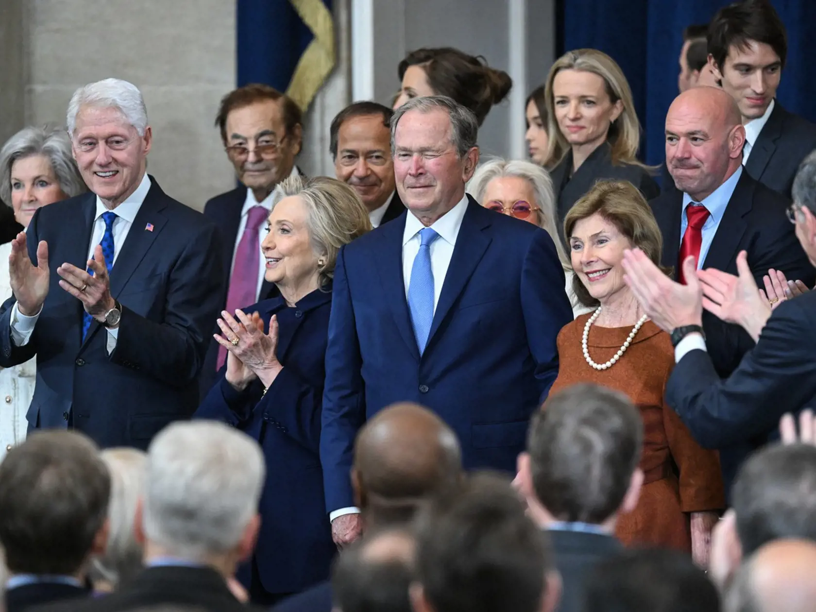 Inaugurácia Donalda Trumpa. Na snímke exprezident Bill Clinton s manželkou Hillary, George W. Bush s manželkou Laurou.
