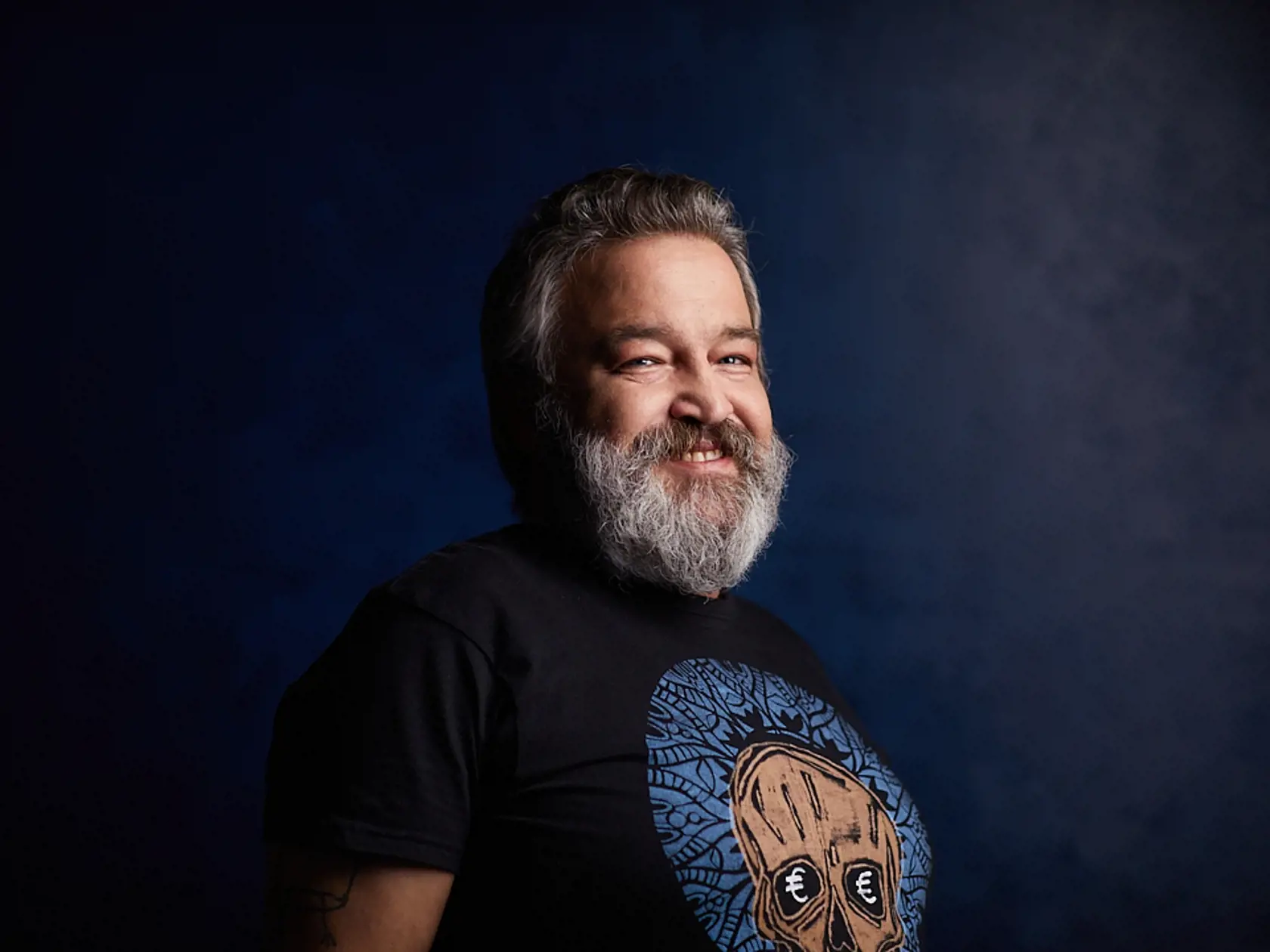 Vo veku 49 rokov zomrel slovenský výtvarník Erik Binder.