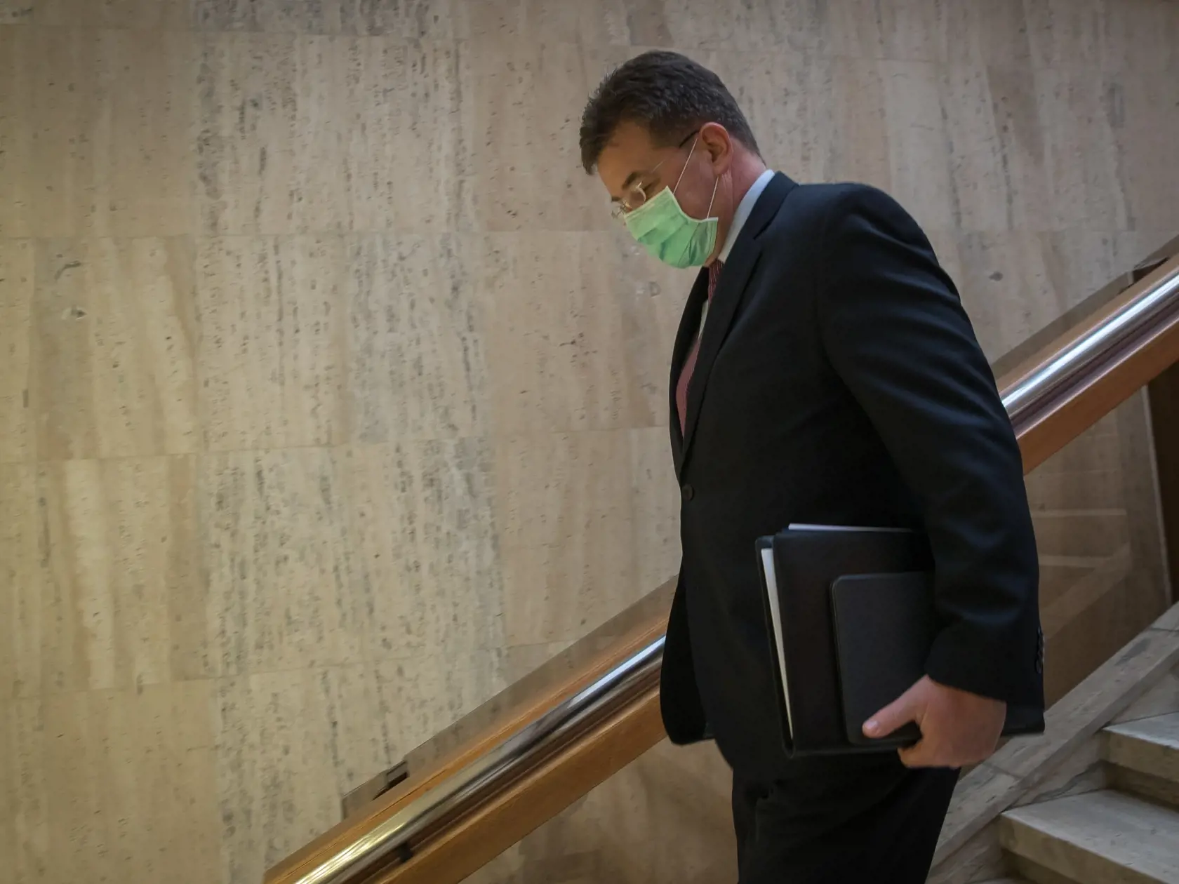 Zasadnutie krízového štábu na Ůrade Vlády SR. Na snímke je minister zahraničných vecí Miroslav Lajčák.