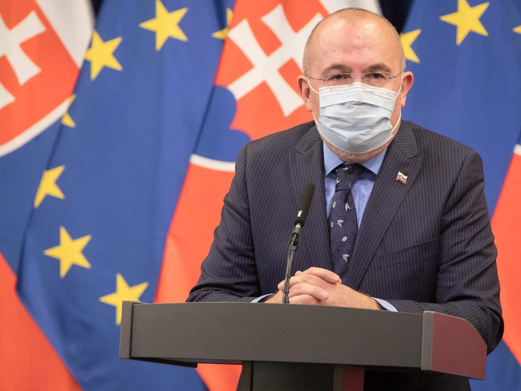 Zasadnutie krízového štábu na Ůrade Vlády SR. Na snímke je Kajetán Kičura - Štátne hmotné rezervy.