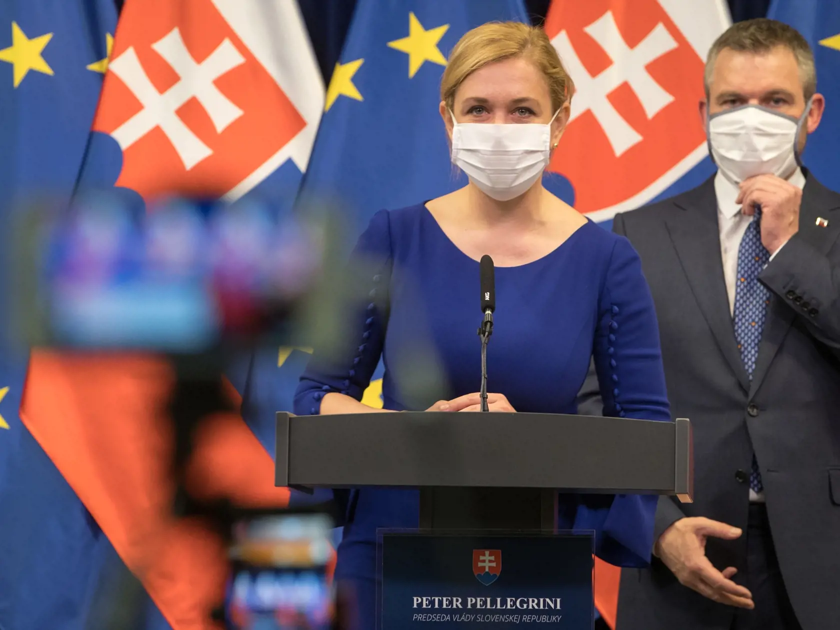 Zasadnutie krízového štábu na Ůrade Vlády SR. Na snímke je ministerka vnútra Denisa Saková a premiér Peter Pellegrini.