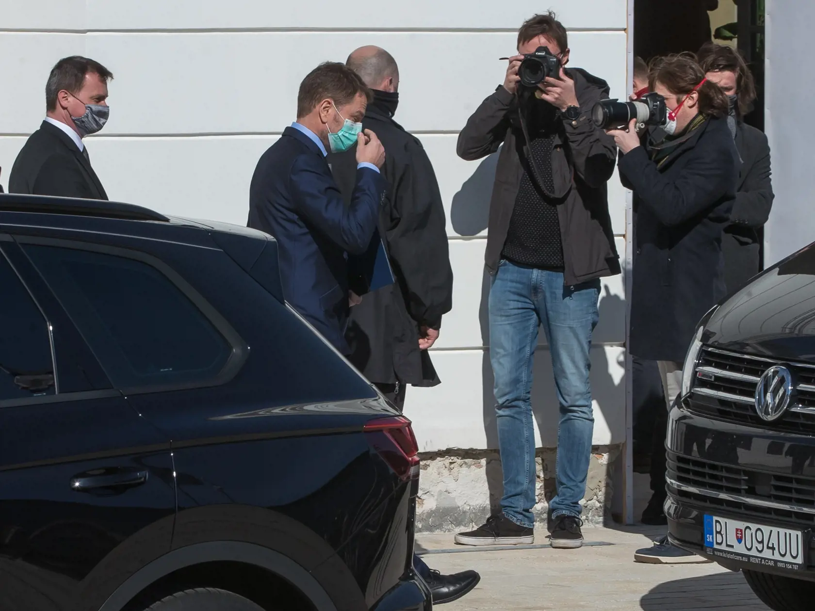 Sučasný premiér Peter Pellegrini a jeho pravdepodobný nástupca Igor Matovič počas odchodu z Prezidentského paláca v Bratislave, kde sa stretli s prezidentkou Zuzanou Čaputovou. Na snímke je Igor Matovič.