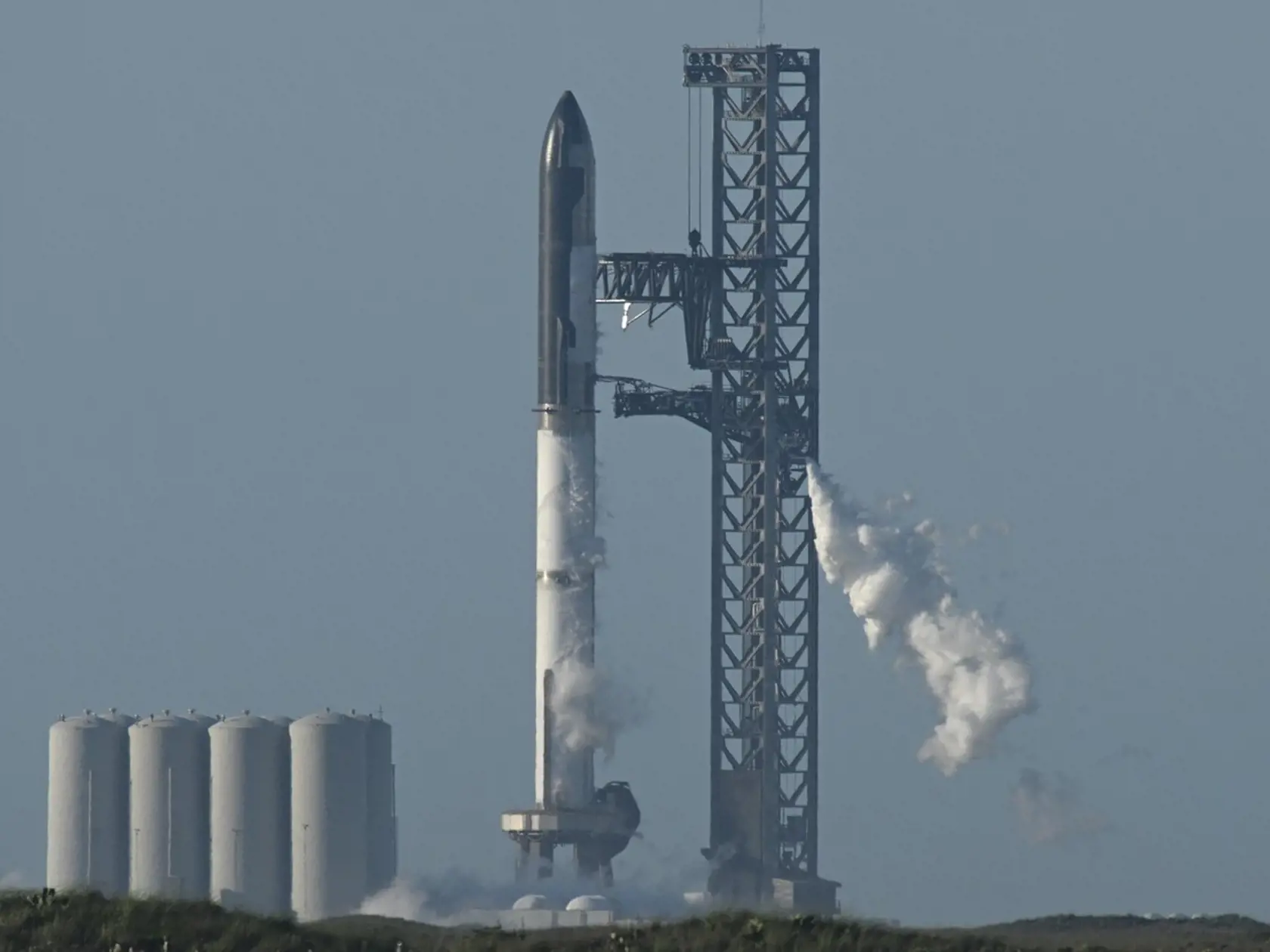 Raketa Starship: Najsilnejšia raketa v histórii, má v budúcnosti dopraviť astronautov na Mesiac, Mars a ďalej do vesmíru.