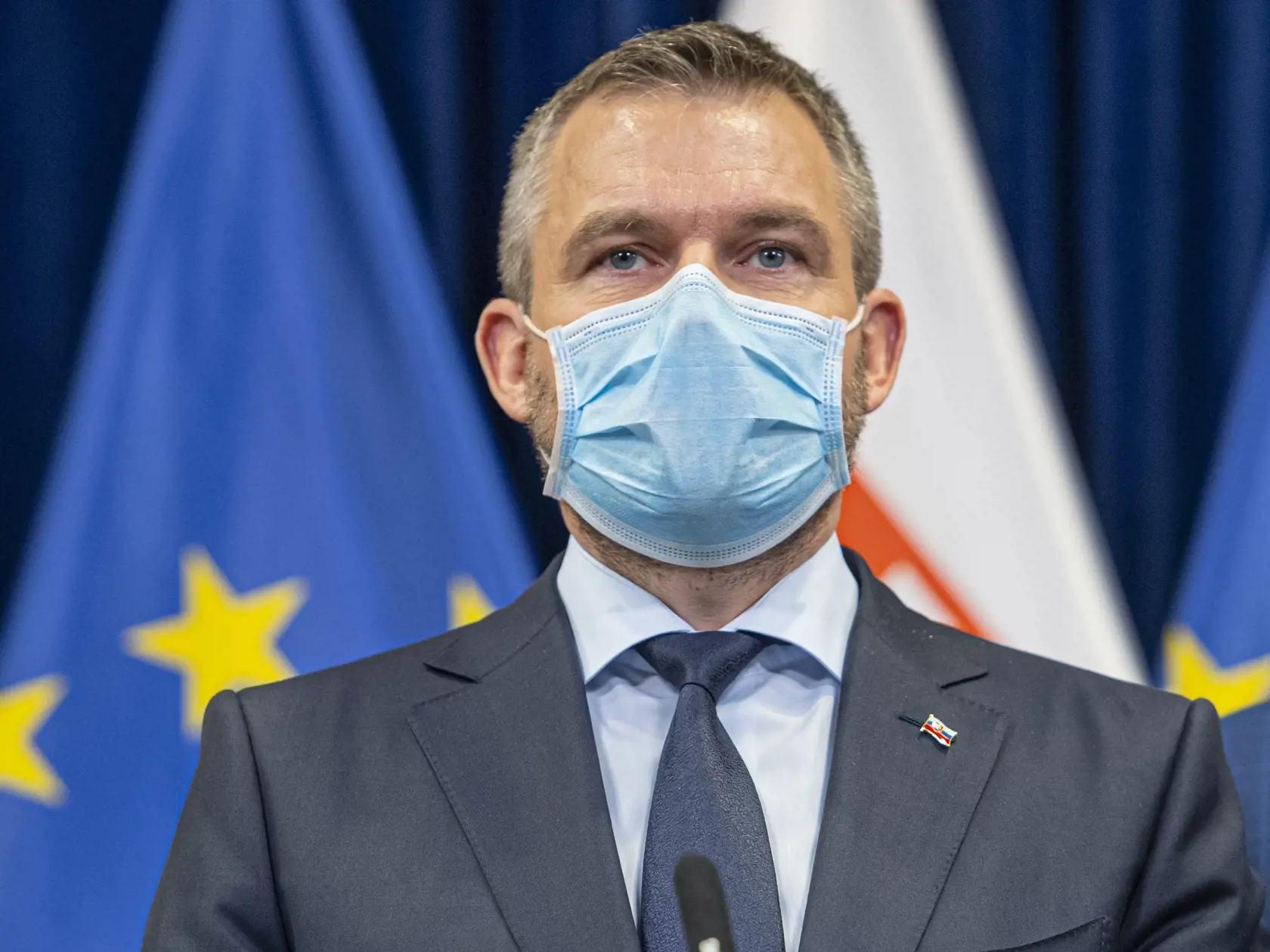 Na snímke je predseda vlády SR Peter Pellegrini na tlačovej konferencii po mimoriadnom rokovaní vlády SR v Bratislave