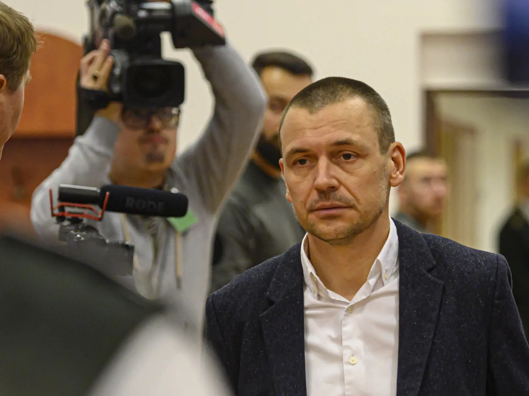NEČITATEĽNÝ PETER TÓTH Ako novinár pomohol k pádu Mečiarovho HZDS, neskôr sa zaplietol do Kuciakovej vraždy, aby nakoniec demaskoval Ficov Smer.