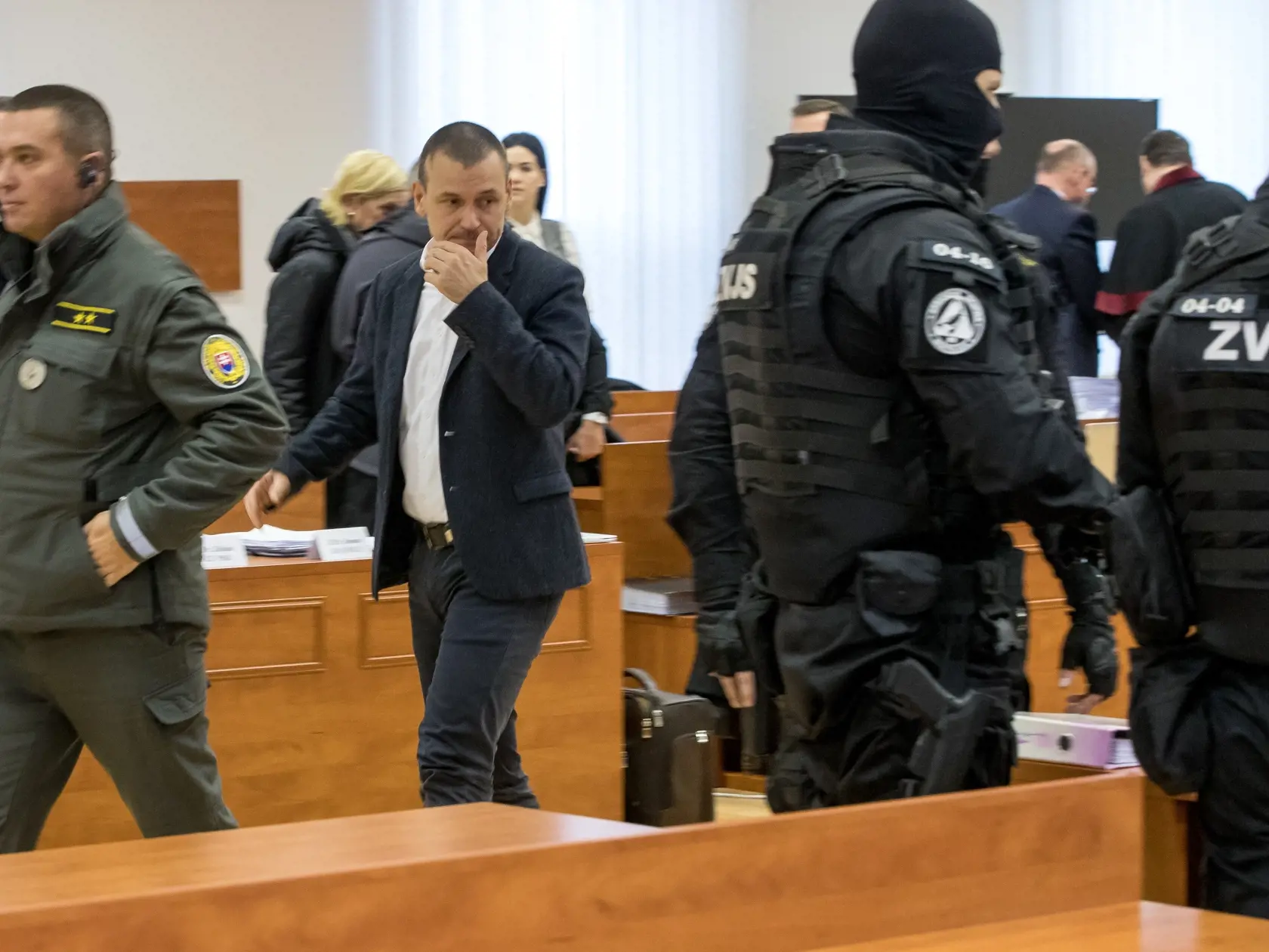 NEČITATEĽNÝ PETER TÓTH Ako novinár pomohol k pádu Mečiarovho HZDS, neskôr sa zaplietol do Kuciakovej vraždy, aby nakoniec demaskoval Ficov Smer.