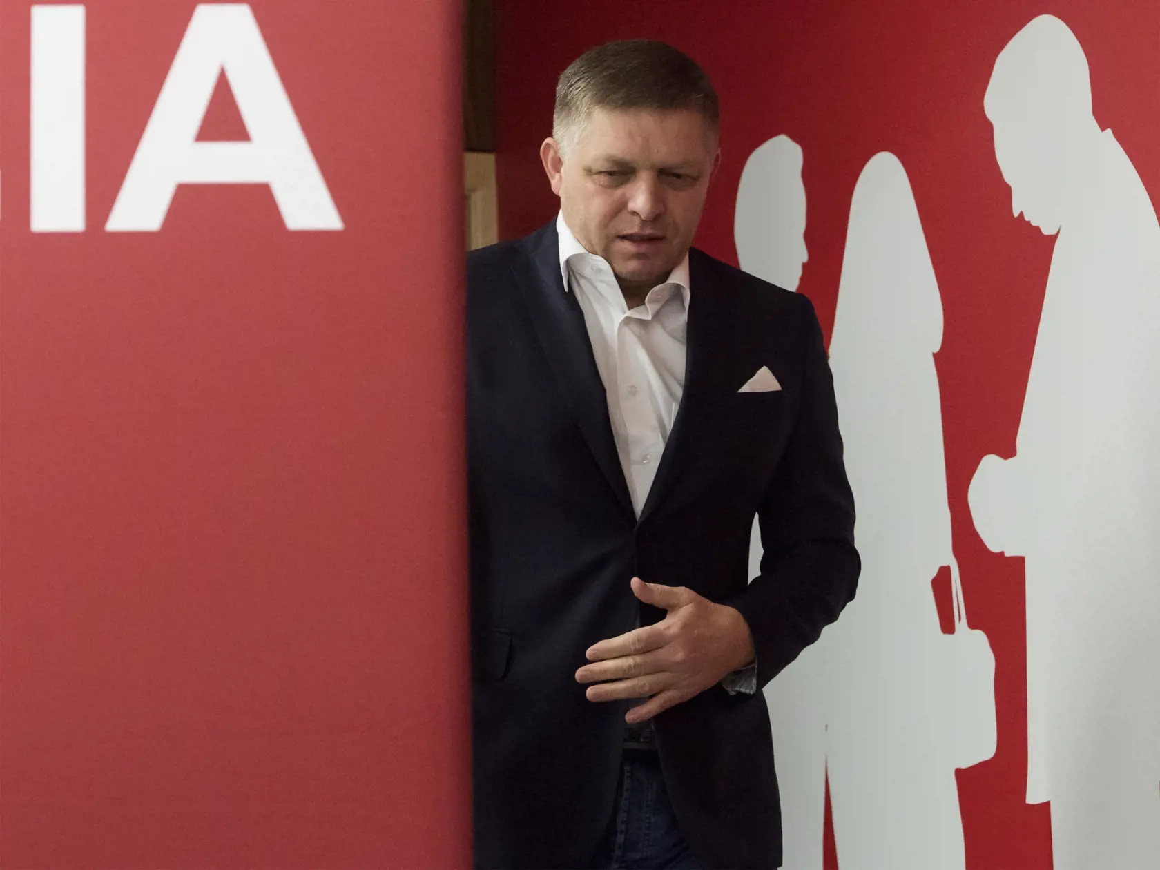 Na snímke predseda strany Smer-SD Robert Fico prichádza na tlačovú konferenciu po voľbách do Národnej rady Slovenskej republiky v Bratislave 1. marca 2020. FOTO TASR - Martin Baumann