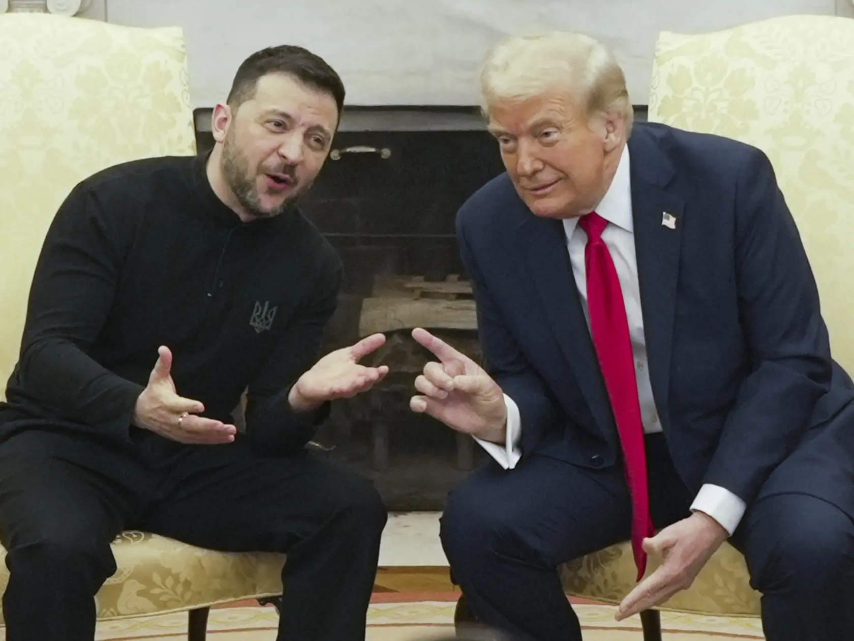 Americký prezident Donald Trump a ukrajinský prezident Volodymyr Zelenskyj počas stretnutia v Oválnej pracovni Bieleho domu vo Washingtone v piatok 28. februára 2025.