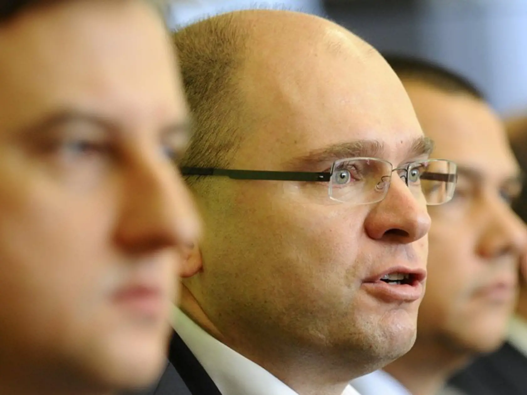 Zľava člen Republikovej rady strany Sloboda a solidarita (SaS) a minister kultúry Daniel Krajcer, predseda SaS Richard Sulík a podpredseda strany SaS a minister hospodárstva Juraj Miškov.
