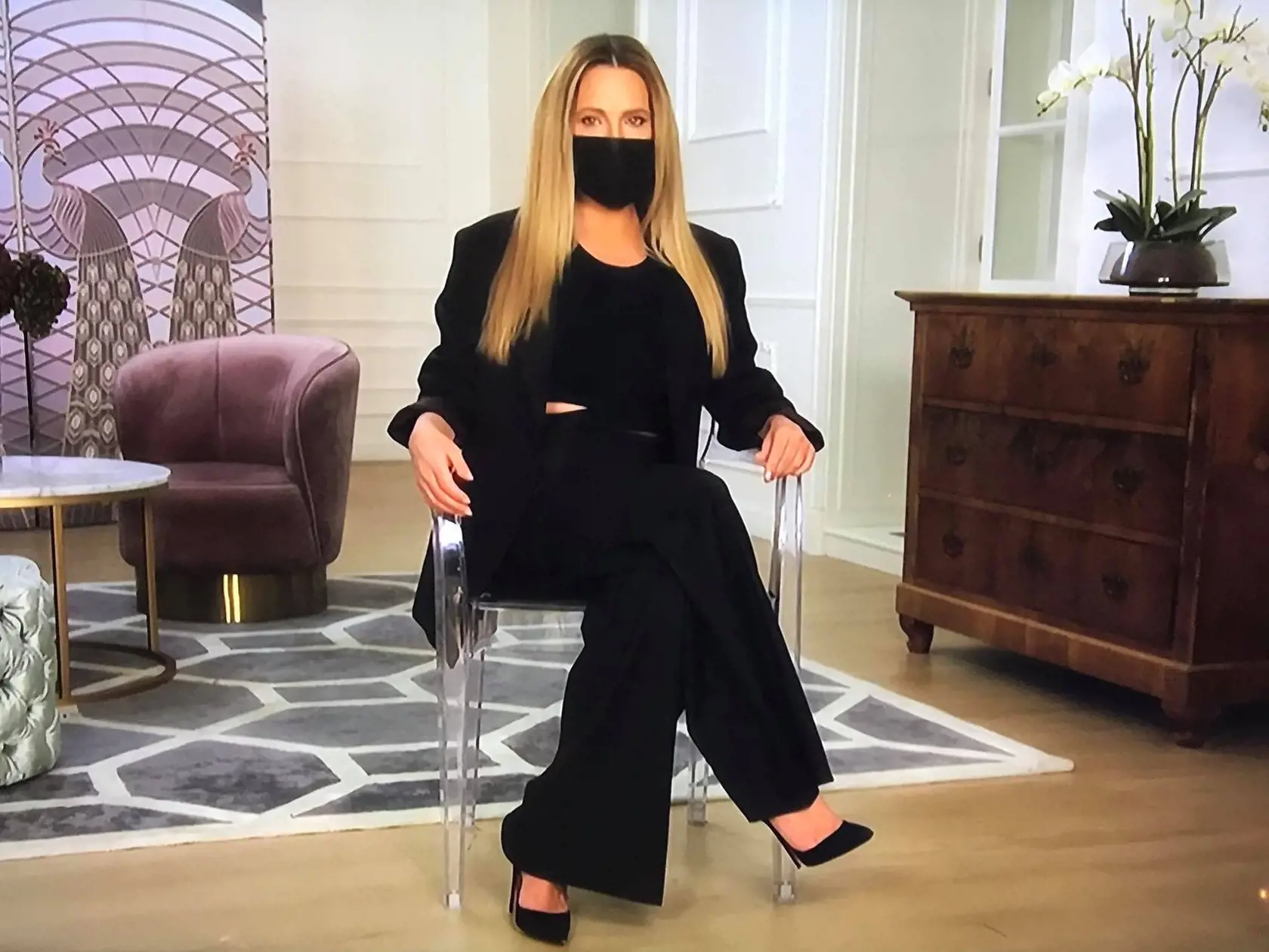 Erike Judínyovej robila v závere relácie Smotánky spoločnosť jej polročná dcérka Ella. Išlo o zábery zo skúšky outfitov na moderovanie.