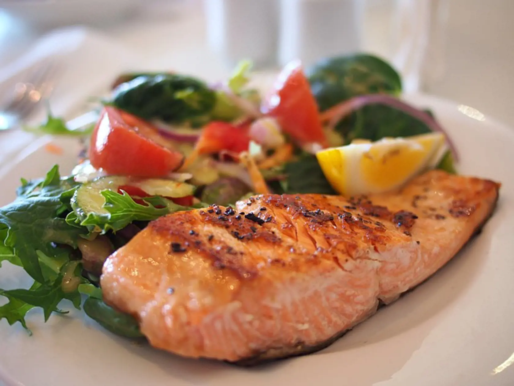 Losos obsahuje vitamín D, selén a horčík, ktoré sú potrebné pre testosterón a zdravé spermie. Zdroj foto: Pixabay