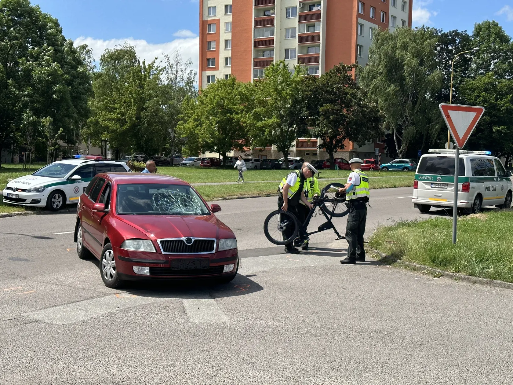 K nehode došlo zhruba o pol jedenástej doobeda. 