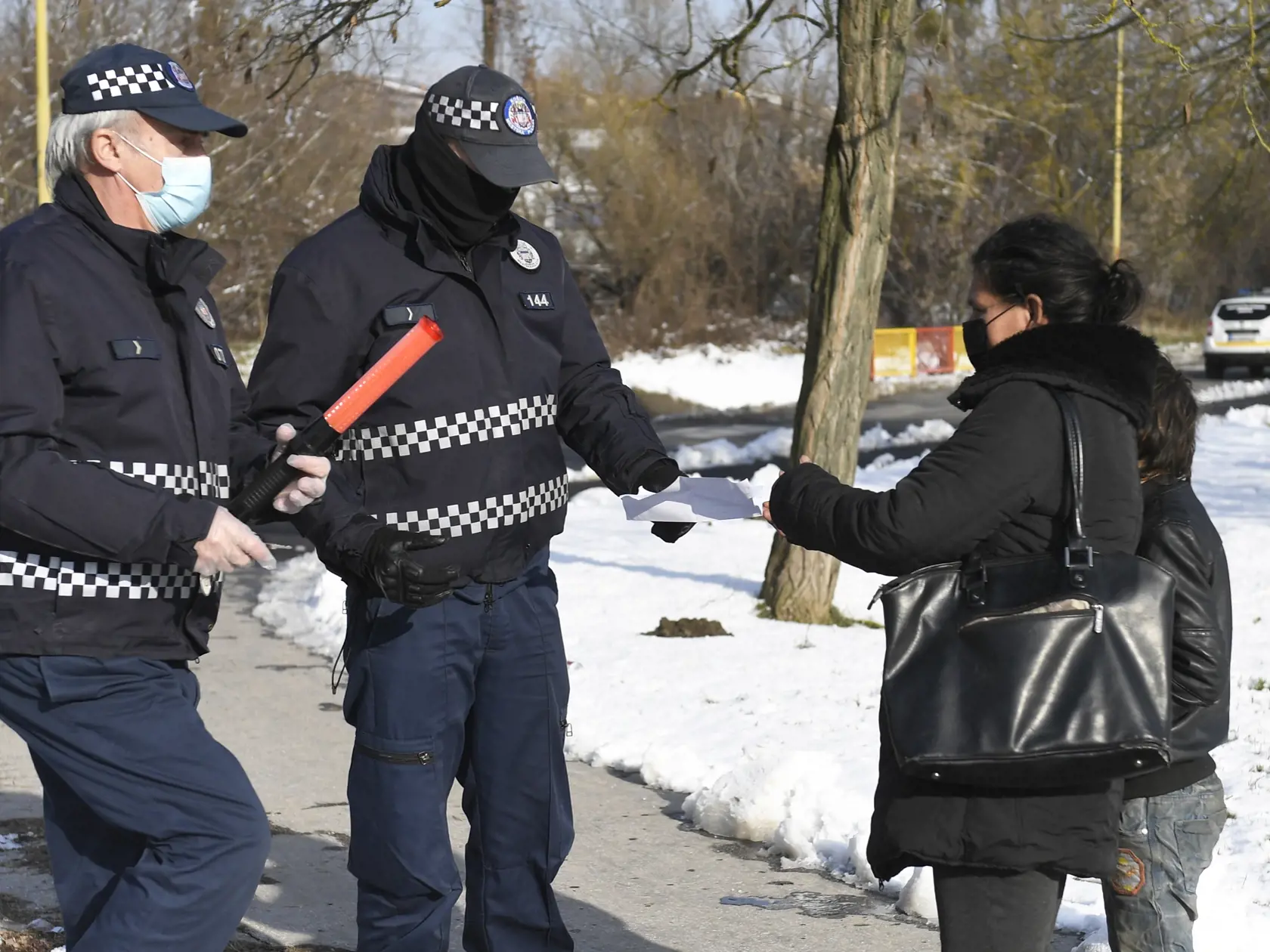 Polícia bude kontrolovať negatívne testy na koronavírus. Za porušenie zákazu vychádzania hrozí mastná pokuta 1000 eur.