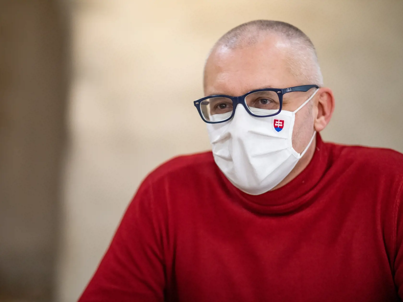 Poslanec strany Za ľudí a primátor Hlohovca Miroslav Kollár nechce, aby išli deti tždeň pred jarnými prázdninami do škôl. Za ten čas, čo by ostali doma, by mohli byť podľa neho zaočkovaní učitelia.