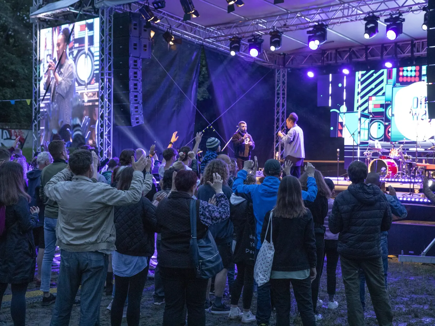 Festival spoločenstva Milosť, na ktorom vystupovala Vierka Berkyová. Ľudia boli počas jednej prednášky ako v tranze.