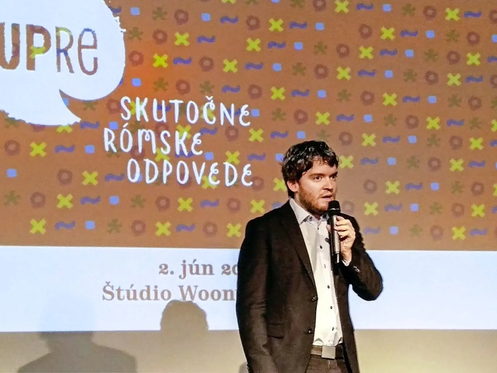Študoval sociológiu v Budapešti a New Yorku, teraz dostal dôveru pri riešení Rómov.