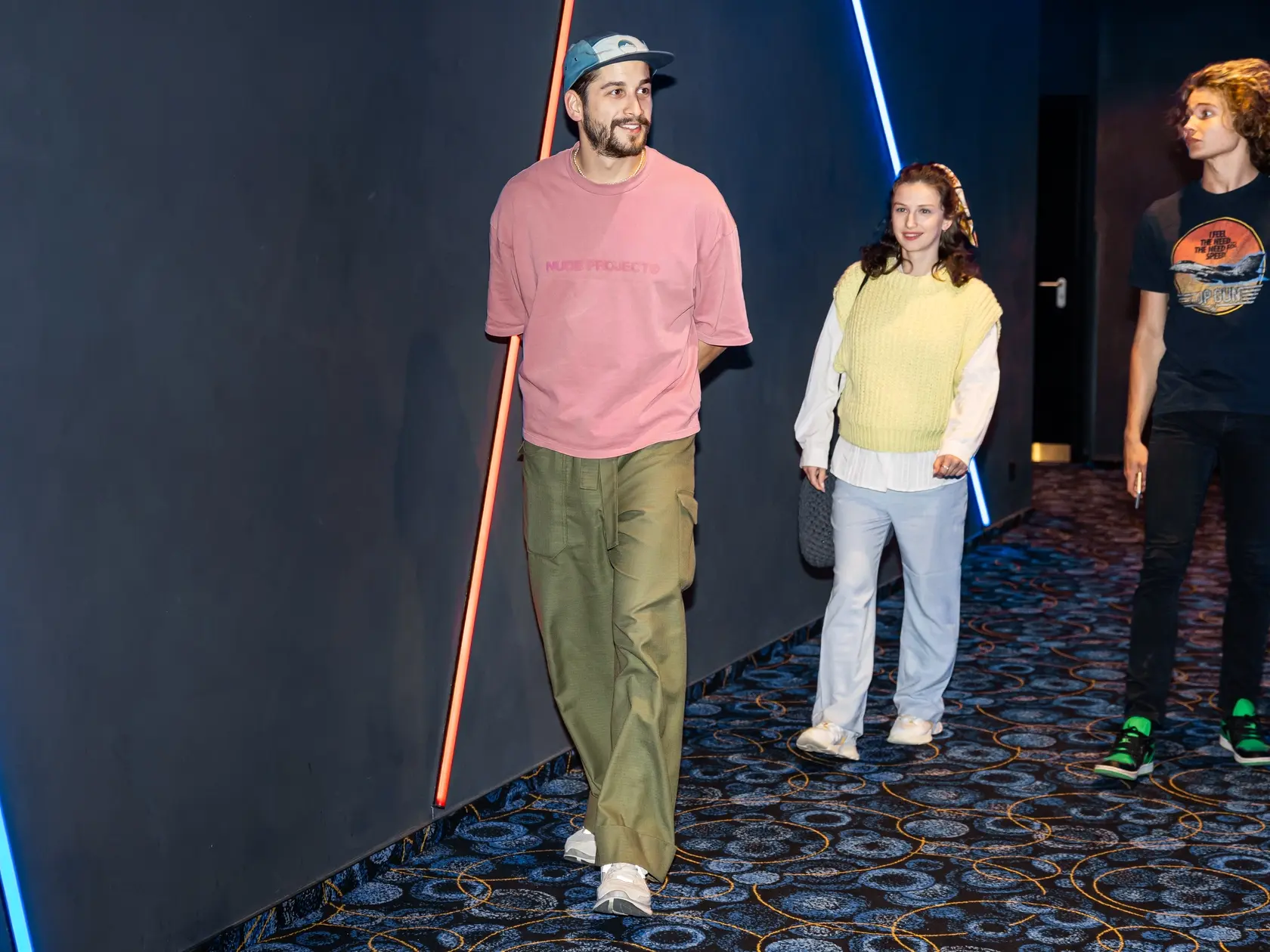 Dokument o dalajlámovi si prišli vychutnať aj tehotná herečka Petra Dubayová s Jakubom Jablonským.