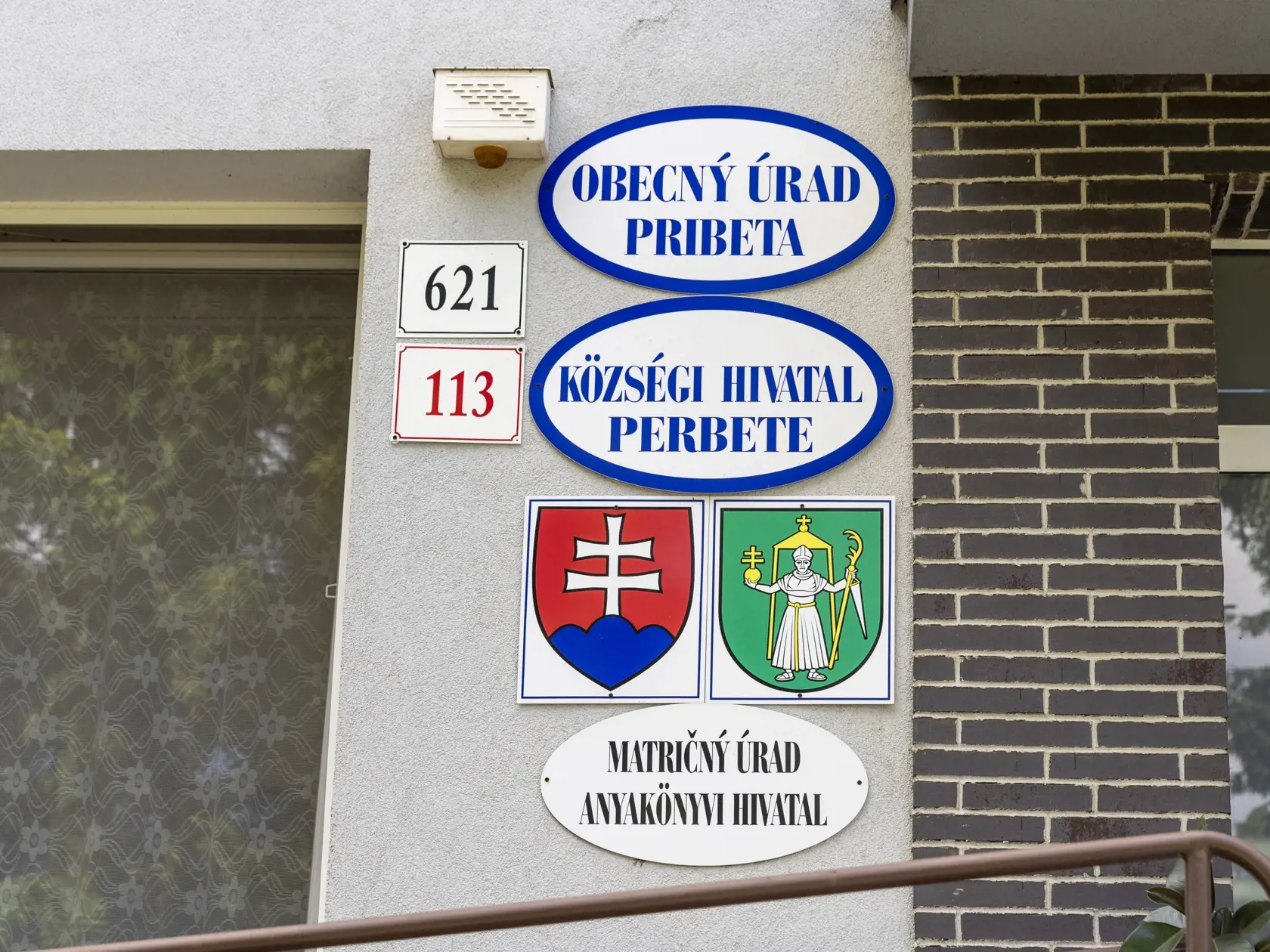 Na snímke je obecný úrad v obci Pribeta. 