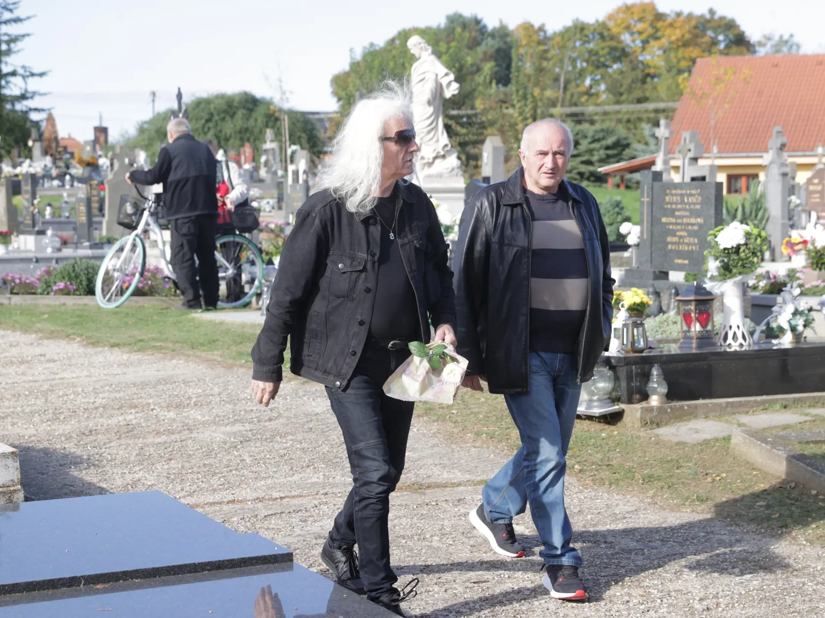 Posledná rozlúčka s hudobníkom Ľubom Virágom (†68), ktorý náhle zomrel pred pár dňami.