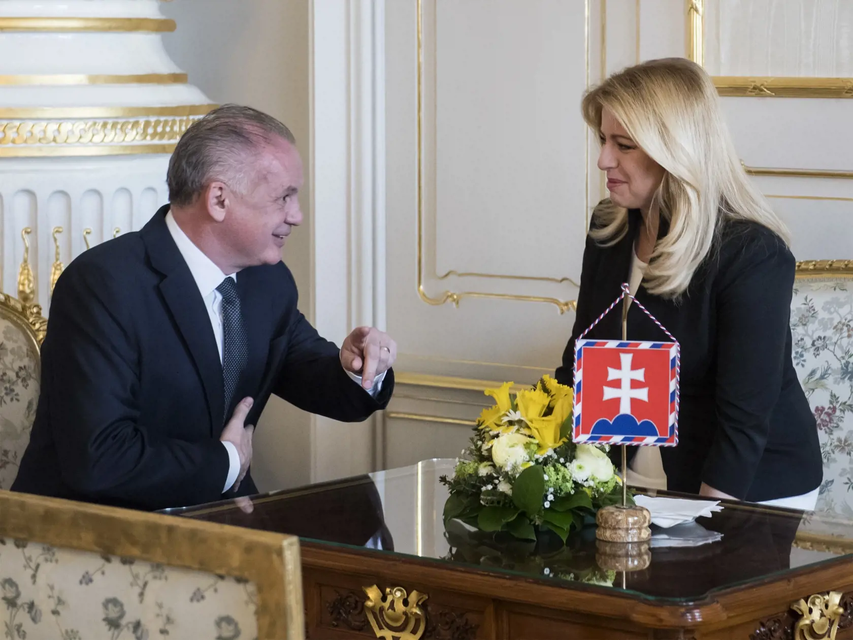 Na snímke prezidentka SR Zuzana Čaputová a predseda strany Za ľudí Andrej Kiska počas stretnutia k výsledkom volieb do NR SR 3. marca 2020 v Prezidentskom paláci v Bratislave.