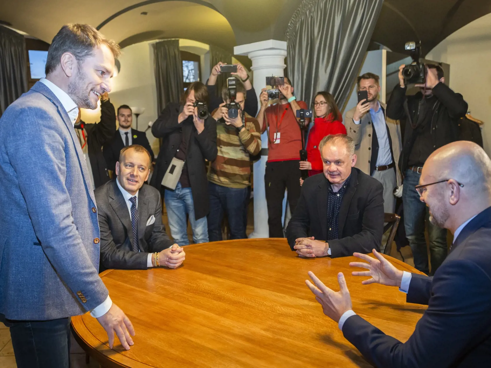 Na snímke lídri strán zľava Igor Matovič (OĽaNO), Boris Kollár (Sme rodina), Andrej Kiska (Za ľudí) a Richard Sulík (SaS) počas spoločného stretnutia o možnej budúcej koaličnej vláde po voľbách do NRSR v Bratislave 5. marca 2020.