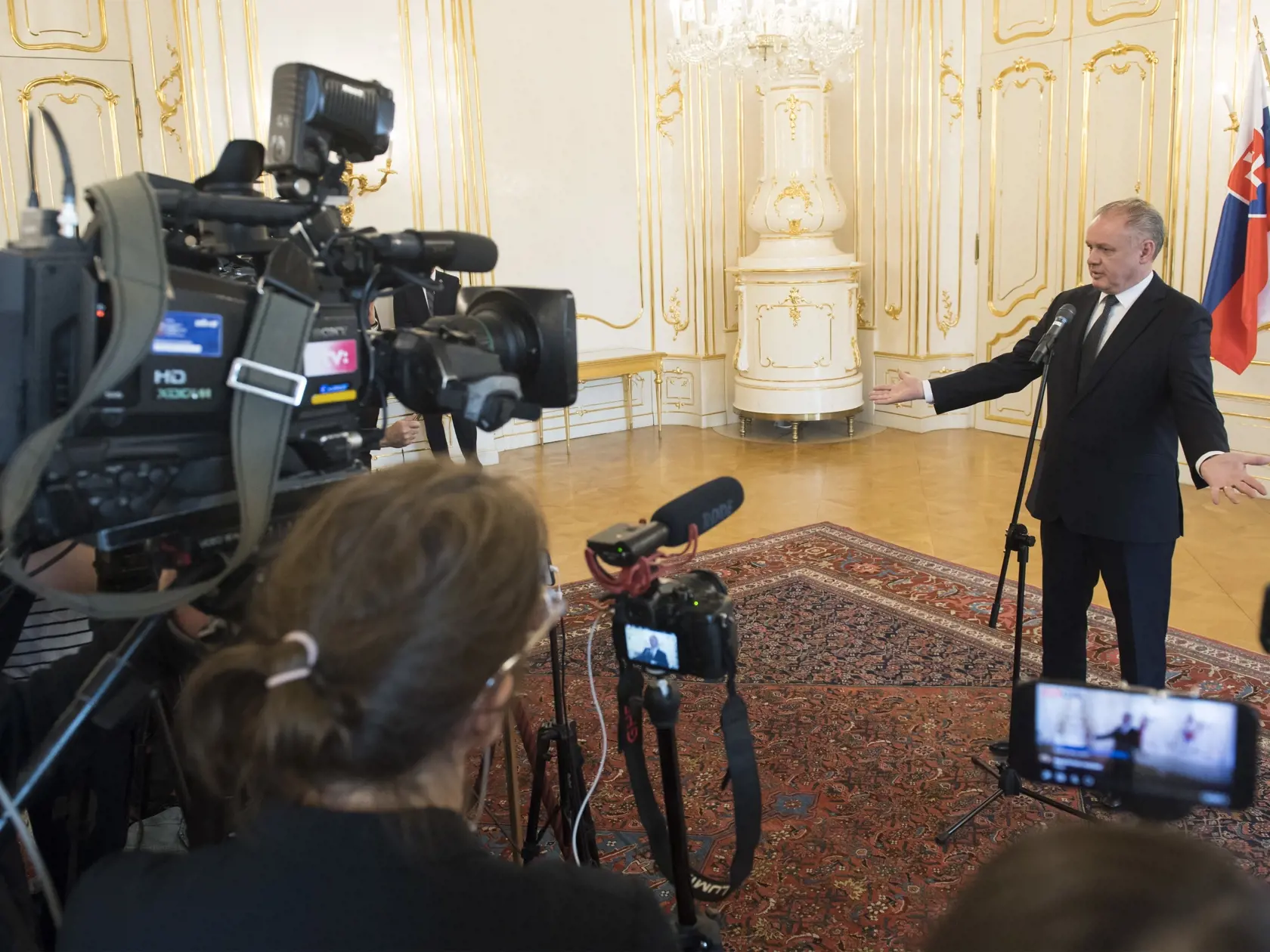Na snímke predseda strany Za ľudí Andrej Kiska počas brífingu s novinármi po stretnutí s prezidentkou Zuzanou Čaputovou k výsledkom volieb do NR SR 3. marca 2020 v Prezidentskom paláci v Bratislave.