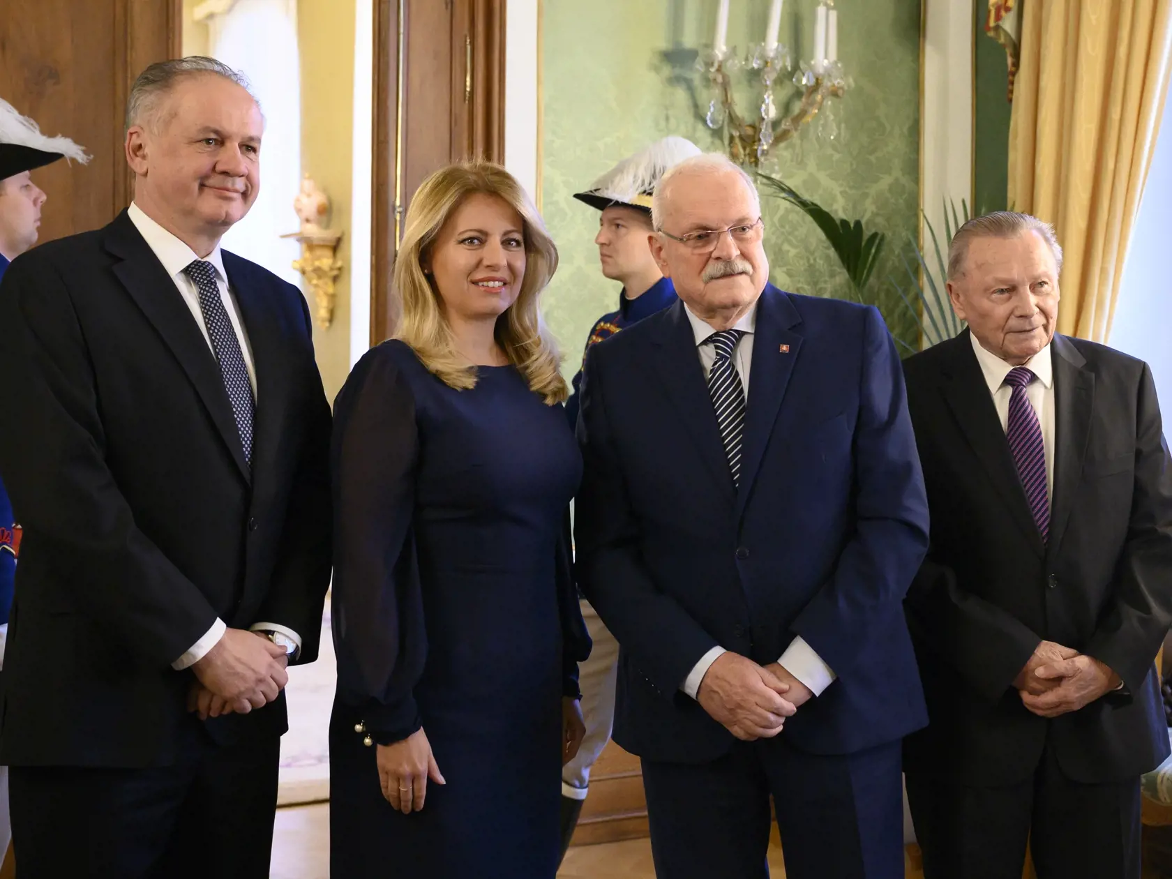 Na snímke zľava Andrej Kiska, Zuzana Čaputová, Ivan Gašparovič a Rudolf Schuster počas prijatia bývalých prezidentov SR na spoločnom novoročnom obede 17. januára 2020 v Prezidentskom paláci v Bratislave.