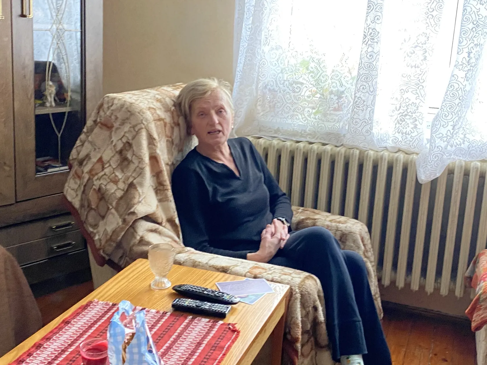 Zlatica Kušnírová o rozhodnutí súdu, že vo veci prejednaní objednávky vraždy Jána Kuciaka nebude v procese figurovať ako poškodená: "Urobili to preto, aby odstavili môjho advokáta Romana Kvasnicu. Pretože väčšiu časť odvolania voči prvostupňovému rozhodnutiu Najvyšší súd SR prijal. A preto majú na neho zlosť. No a jeden sudca je dokonca kamarát s bývalým veľkopodnikateľom a dcérami obžalovaného. Nemám na to dôkazy, ale viem to veľmi dobre!"