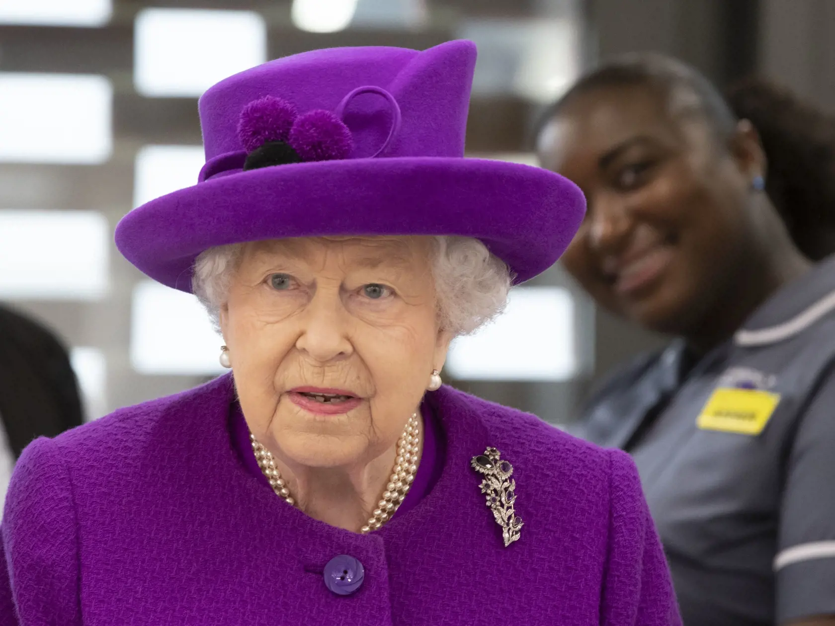 Kráľovná Alžbeta II. si myslí, že ich manželstvo dlho nevydrží, a Meghan len princa Harryhpo využije a odkopne.