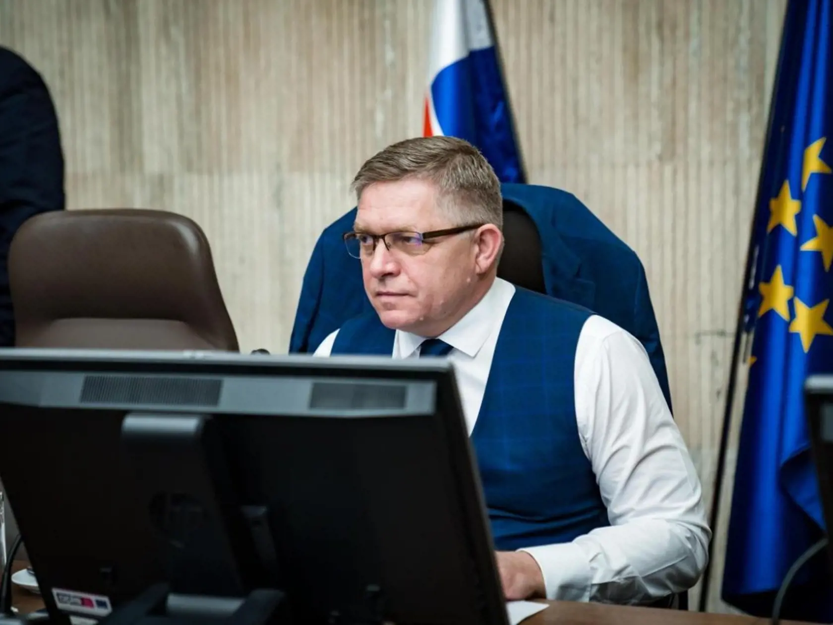 Medzi občasných nosičov okuliarov patrí aj premiér Robert Fico, Toho je v okuliaroch vidno len málokedy.