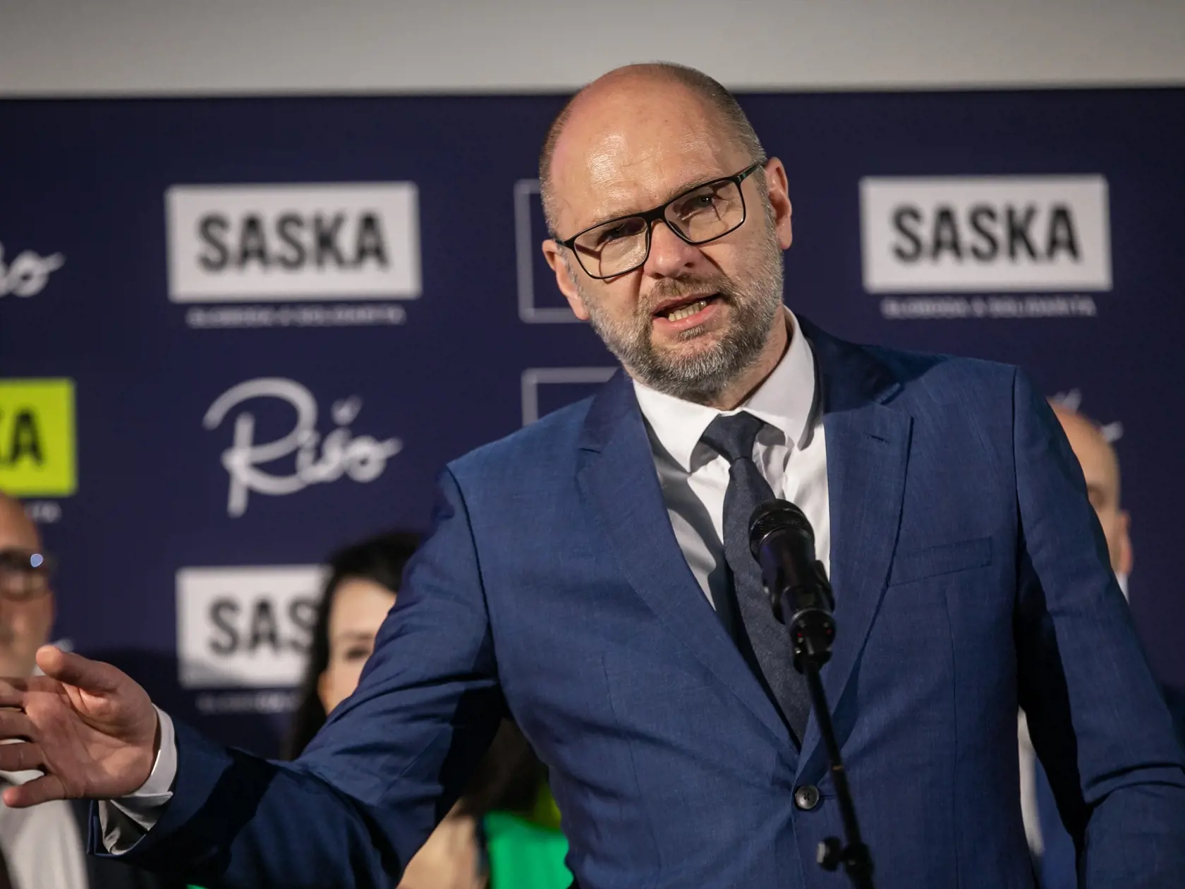 Tlačová konferencia a voľba nového predsedu strany SaS v HOTELI DRUŽBA, zvolený bol  Richard Sulík. 