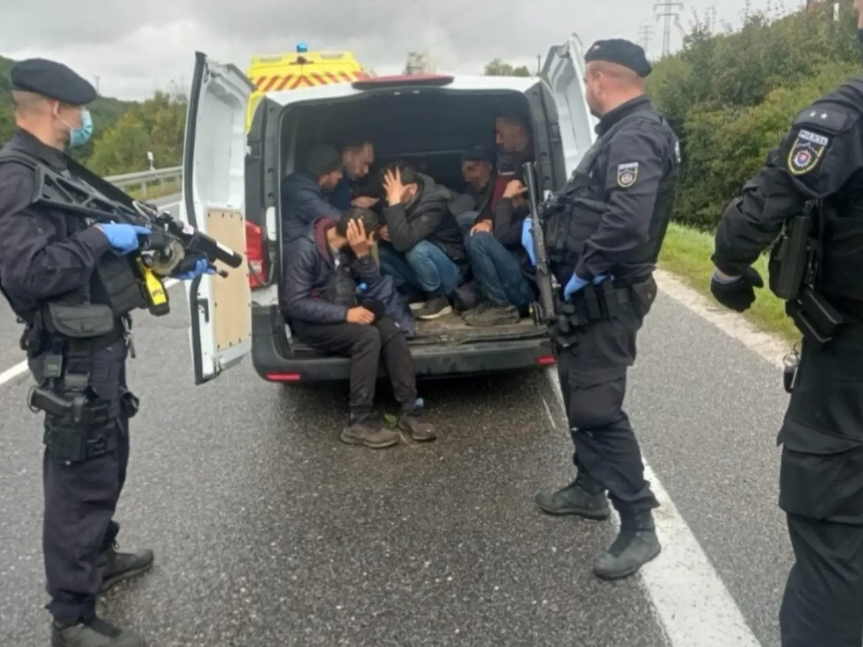 Na našom území sa stále objavujú nelegálni migranti. Mnohí Slováci majú z nich obavy.
