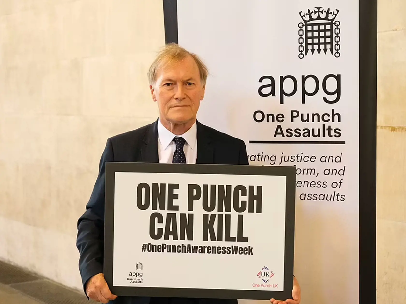Poslanca britskej Konzervatívnej strany Davida Amessa v piatok viackrát bodli pri stretnutí s voličmi v jeho volebnom obvode.