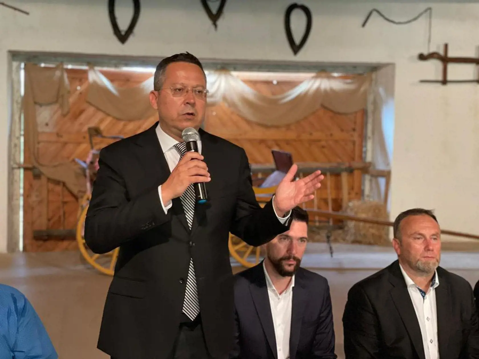 Exminister financií Ladislav Kamenický navrhol Matovičovi, aby si členovia vlády zmrazili platy.